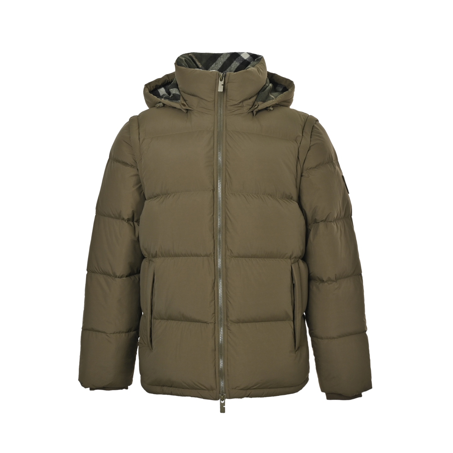 本地自取：💰750 Burberry/巴宝莉 25Fw手臂盾牌可拆卸连帽羽绒服 采用新国标90白鸭绒填充，顶级版本，区分市面通货，帽子可拆卸，领口防风设计更加保暖。男女同款全新美学灵感趣味设计,渠道性质精品。让整体造型设计更加优雅时尚，今夏最火系列，无数明星潮人追捧。裁剪工艺细节处理工整为玩味时尚增添色彩!工整细致，合身的版型构造更是独具匠心，上身不仅有着出彩的辨识度更是减龄青春。一款穿着意义还有穿搭性能都很极致的款式，绚丽的色系调配，此款的工艺必然也是极致非凡，上身的舒适度绝对足够的强大，也是奢品本质的一种彰显！柔软轻薄，触感更是极端撩人，透气性能十分之强大，尤为适合春夏季节的穿搭所需，妥妥的穿着享受，并且各处的细节以及织带的工艺都是尽善尽美，更显高级感！ 内含NFC芯片，更上档次。 颜色：黑色、卡其、草绿 编码：757 Size:48-56（1#-5#）