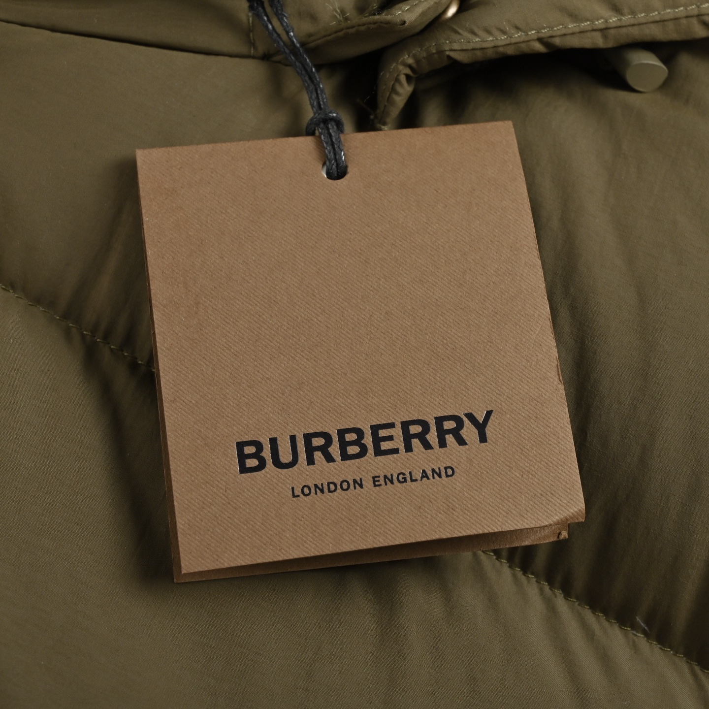 Burberry 巴宝莉 25Fw手臂盾牌可拆卸连帽羽绒服-Chinese UA Cheap High Quatity Brand Clothes Bags handbags Sneakers wholesale wholesaler seller from China Factory suppliers Fashion Clothing Shoes best Quality Beautiful Price Burberry 巴宝莉 25Fw手臂盾牌可拆卸连帽羽绒服