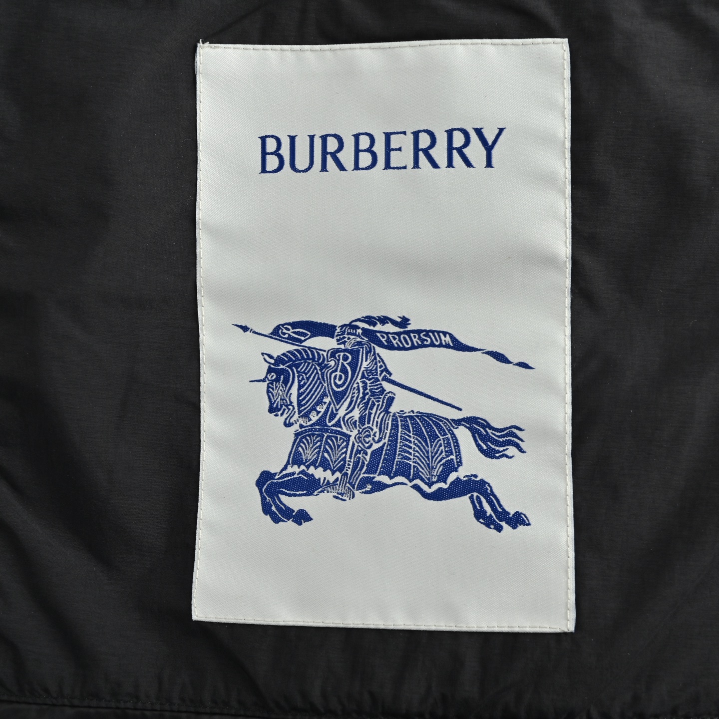 Burberry/巴宝莉 25Fw手臂盾牌可拆卸连帽羽绒服 黑色 卡其 草绿