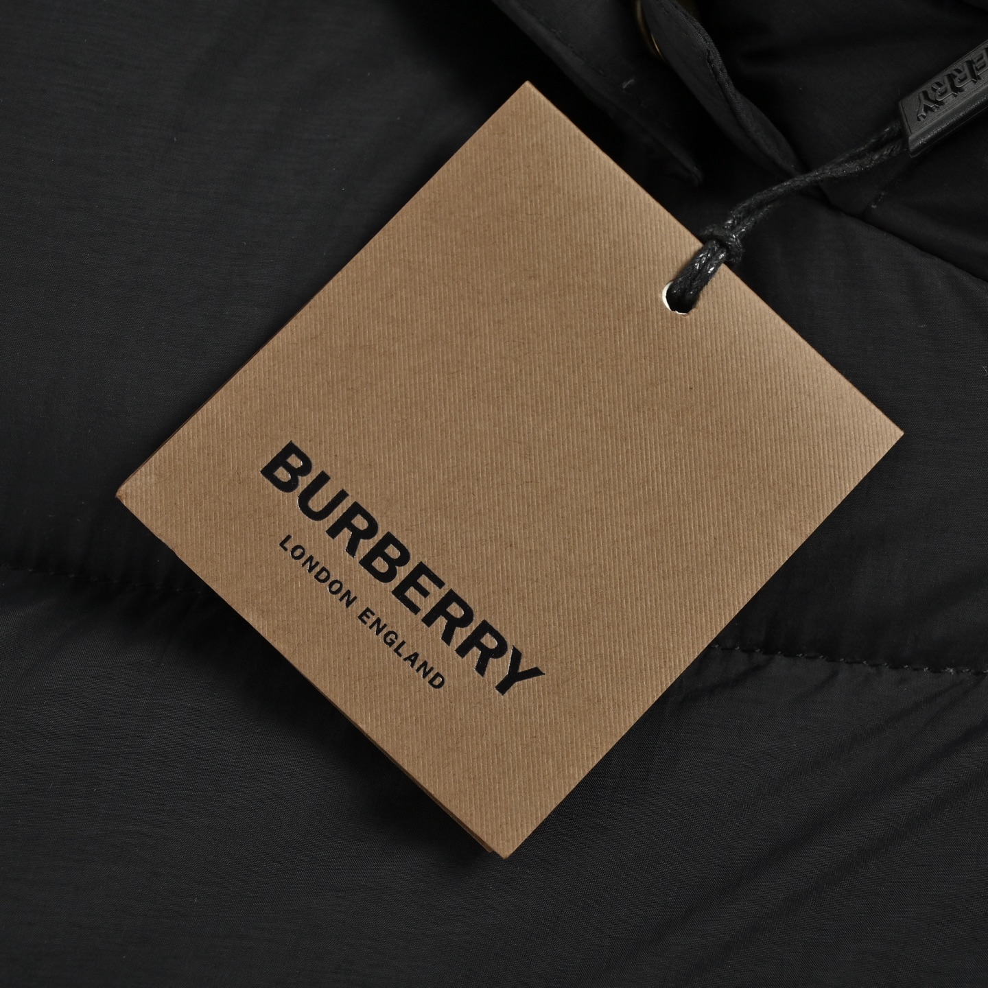 Burberry/巴宝莉 25Fw手臂盾牌可拆卸连帽羽绒服 黑色 卡其 草绿