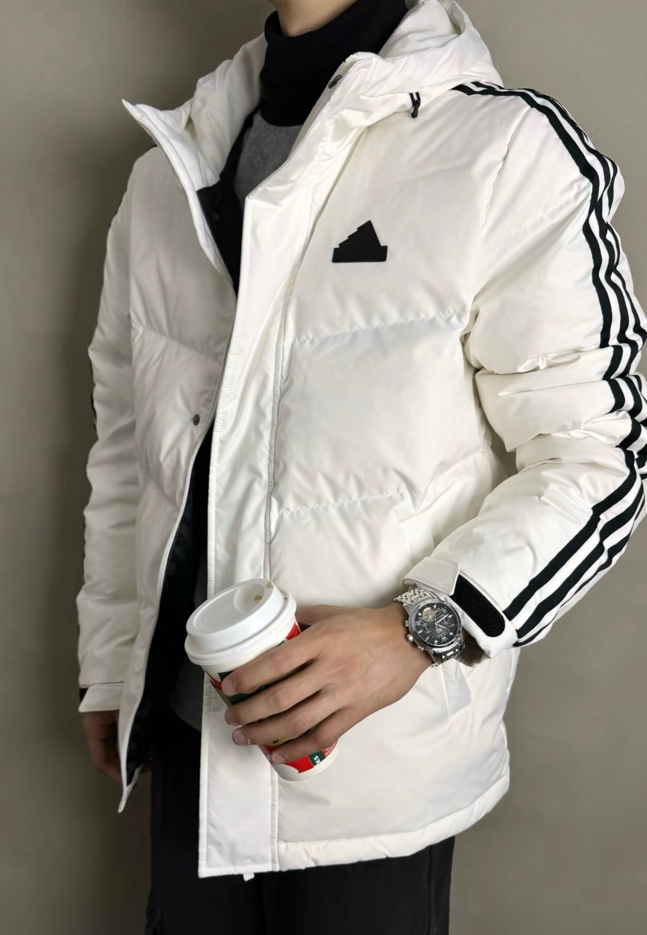 #Adidas/阿迪达斯 男女情侣款连帽羽绒服上身效果