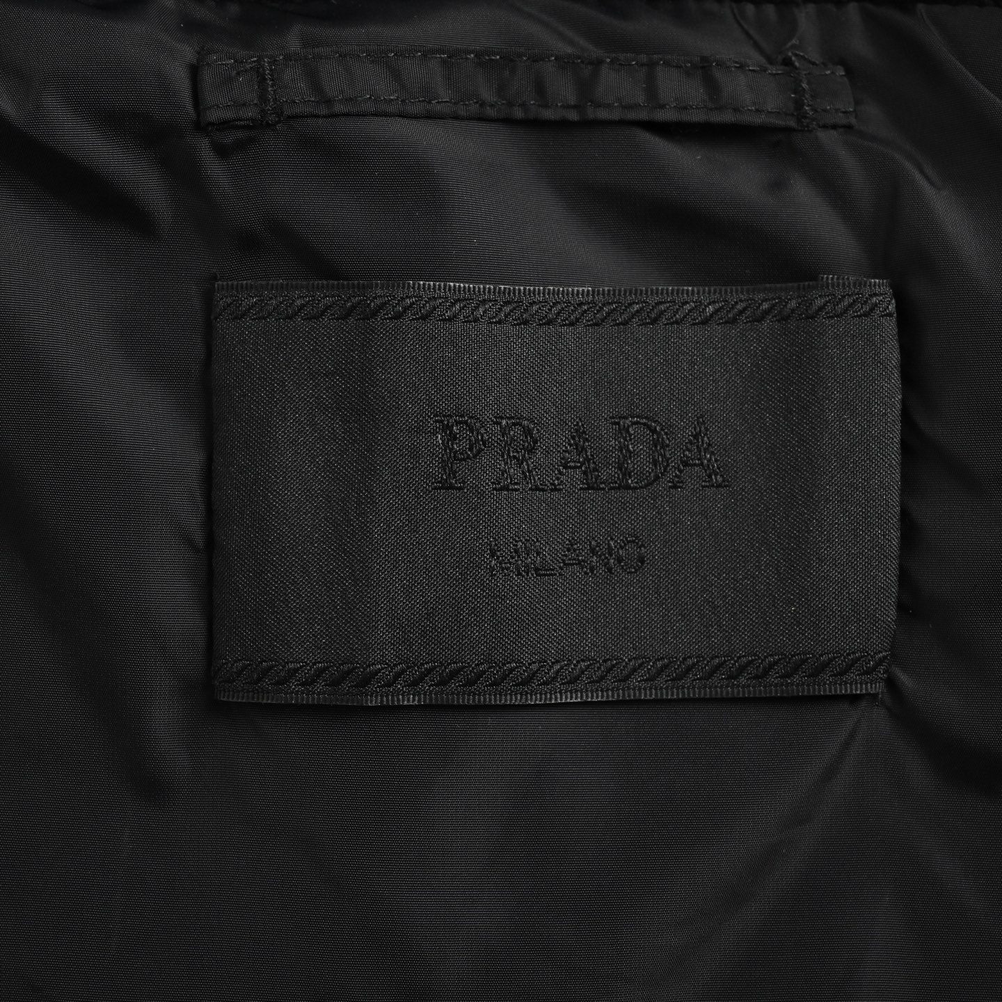 Prada/普拉达 25Fw 三角标可拆卸灯芯绒立领羽绒服