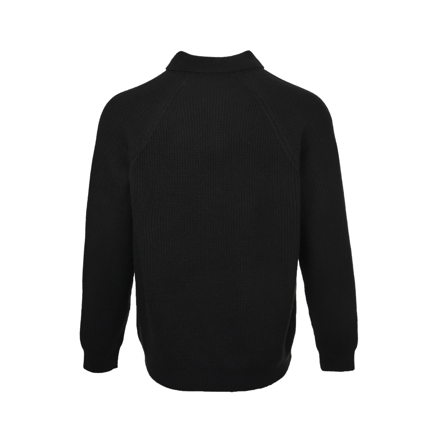 本地自取：💰310 Supreme BOX小标POLO毛衣 巧妙融合了经典POLO衫的利落版型与针织毛衣的柔软质感 并通过精致的刺绣徽标彰显品牌一贯的街头美学态度 其设计在经典中注入创新 非常适合追求个性表达的潮流爱好者 标志性SMALL BOX徽标采用刺绣工艺呈现 细节饱满 结合了POLO衫的翻领设计和针织毛衣的材质 兼顾了舒适度与版型挺括感 作为25秋冬款式 长袖设计和针织工艺确保了保暖性 使其适合春秋季节单独穿着或在冬季作为内搭叠穿 Size:S-XL 注：吊牌与包装是一标一码 吊牌和包装不可丢失