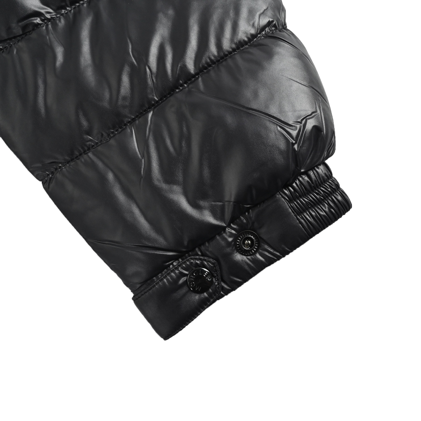 Moncler/蒙口 25Fw胸口斜拉链限定黄标羽绒服 黑色