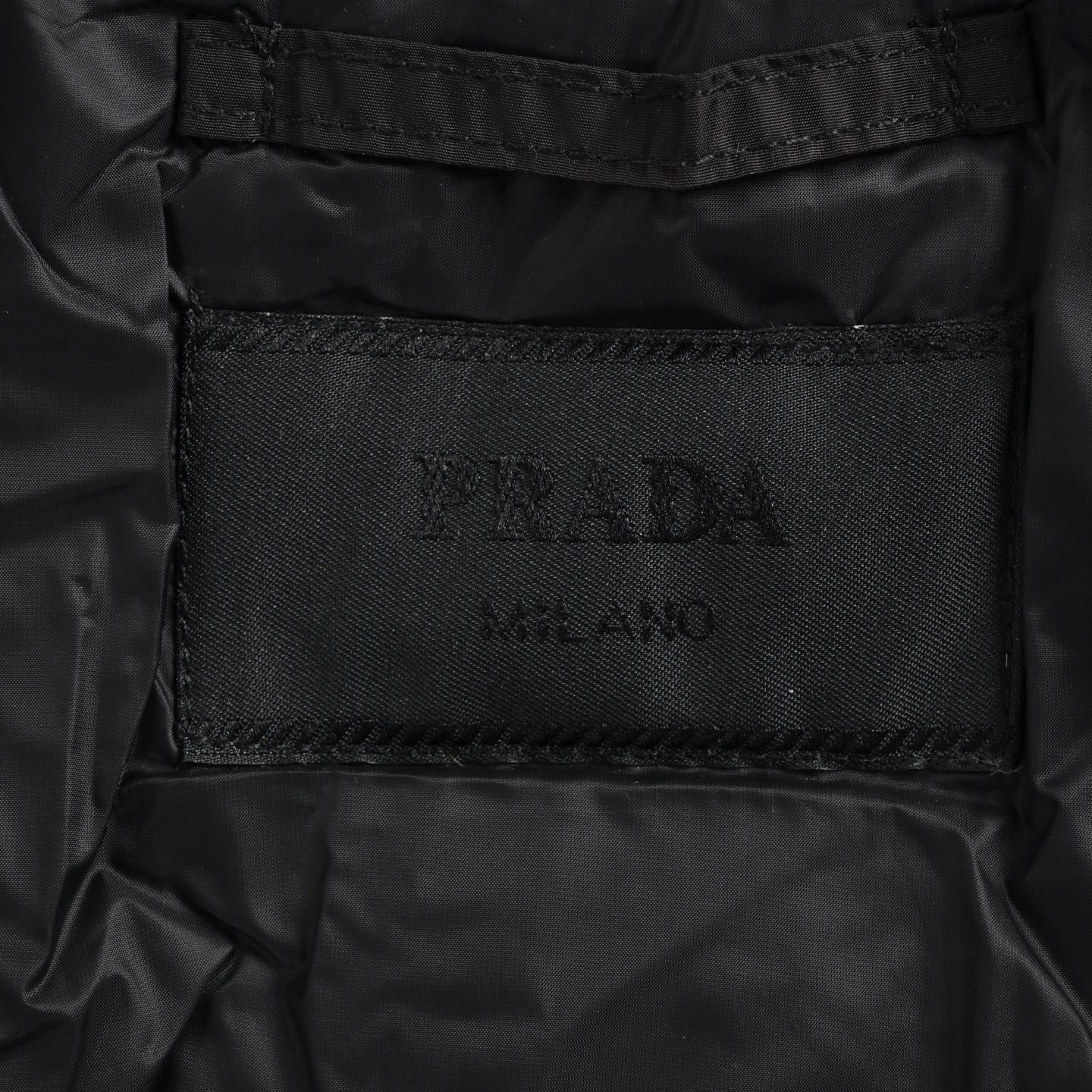 Prada/普拉达 25Fw下摆双边翻盖口袋羽绒服薄绒外套 黑色
