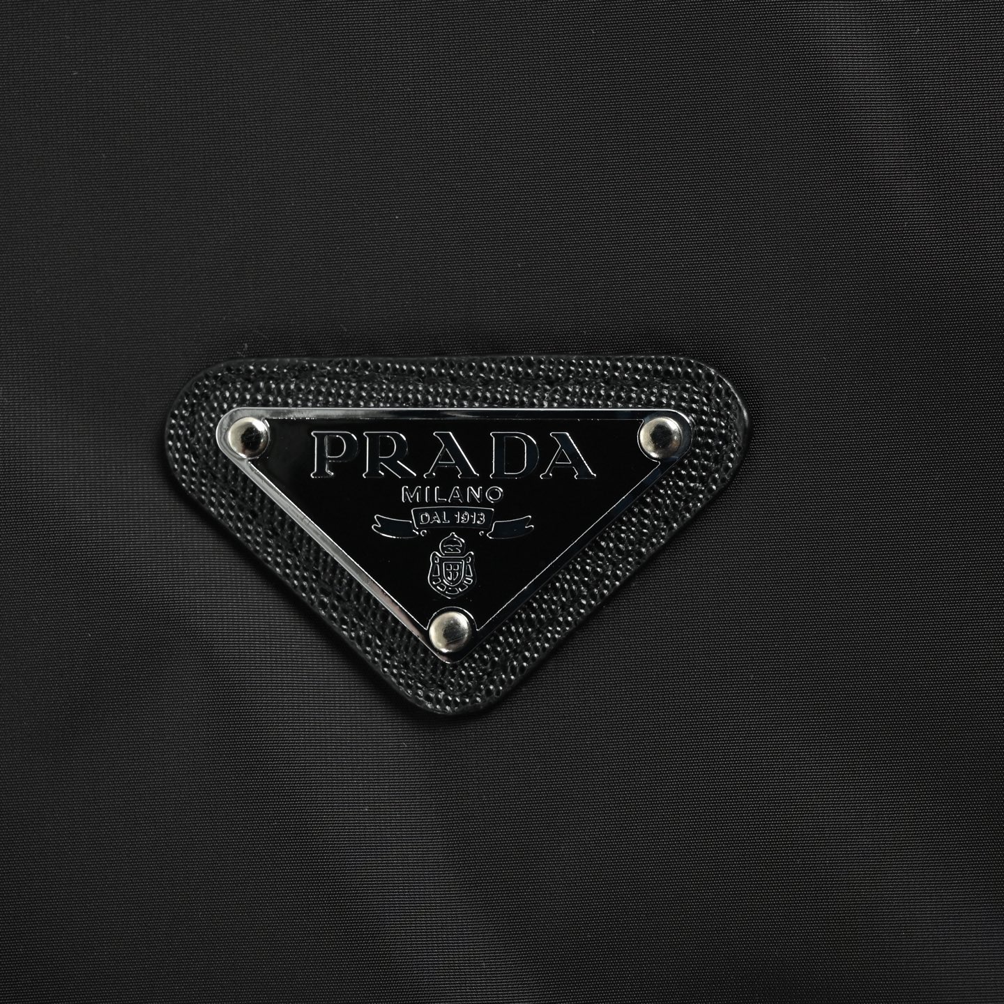 Prada/普拉达 25Fw下摆双边翻盖口袋羽绒服薄绒外套 黑色