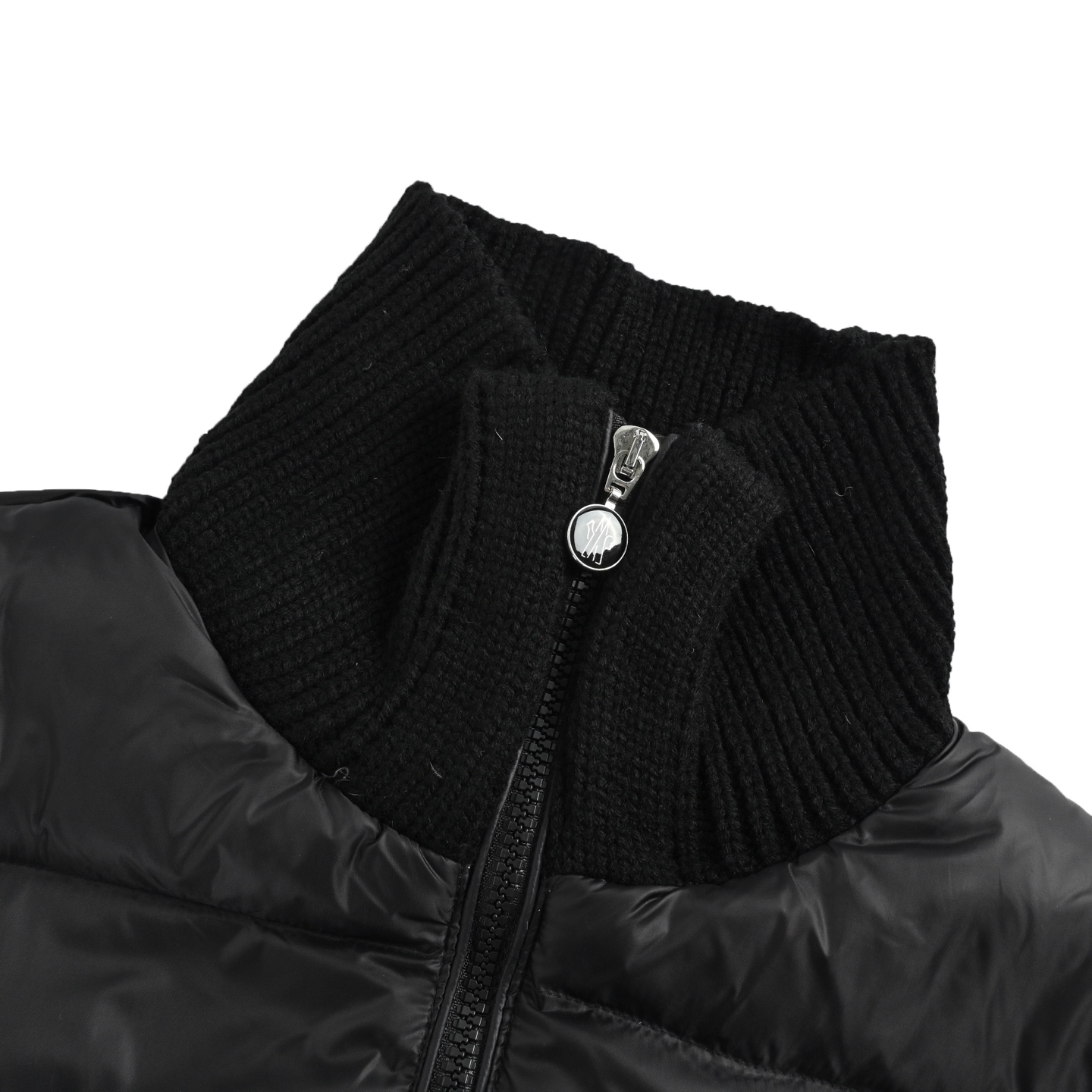 Moncler/蒙口 针织拼接羽绒外套 Moncler这款针织拼接羽绒服