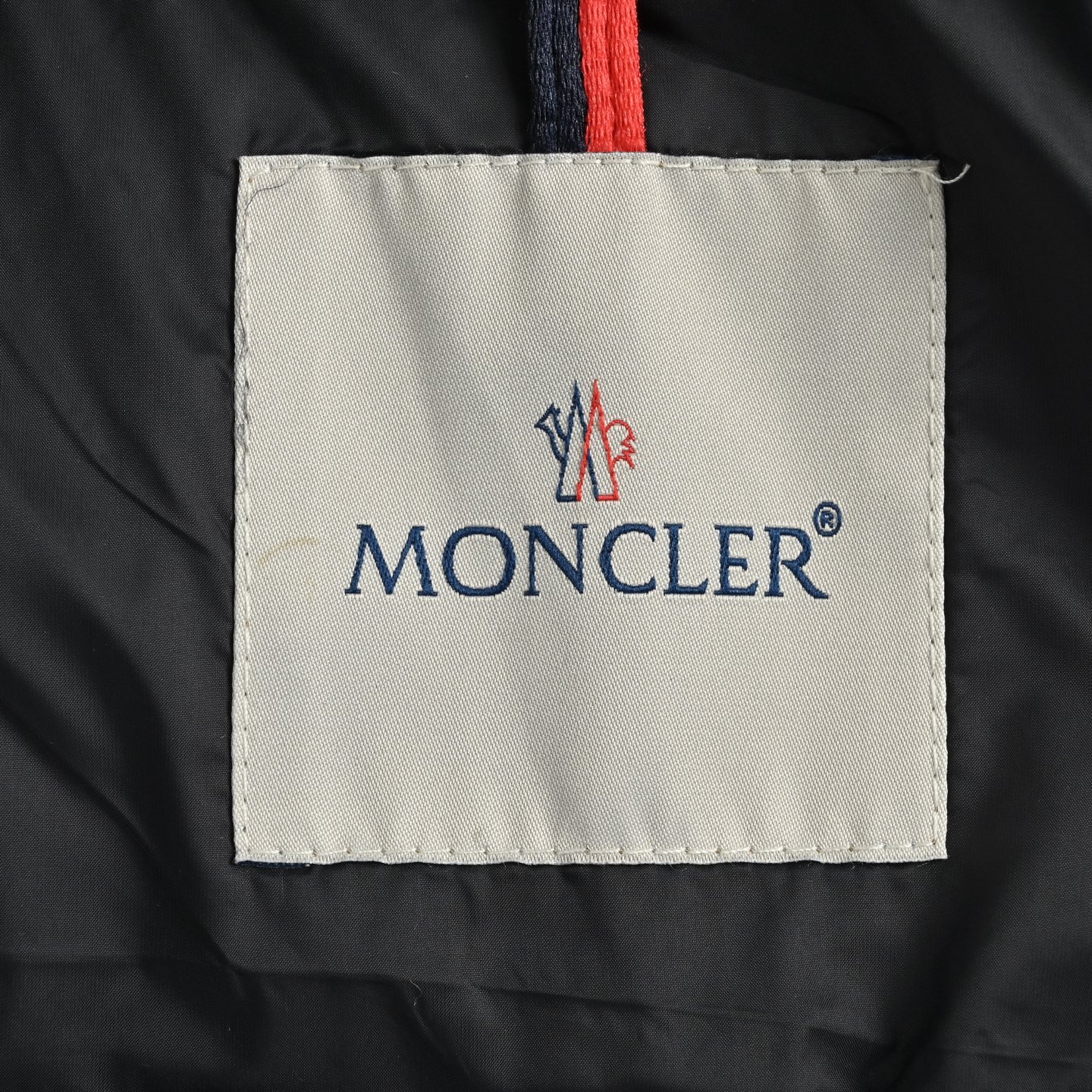Moncler/蒙口 25Fw 胸前字母连帽羽绒服 黑色 卡其