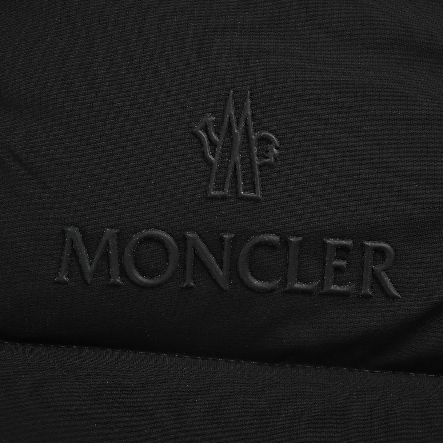 Moncler/蒙口 25Fw 胸前字母连帽羽绒服 黑色 卡其