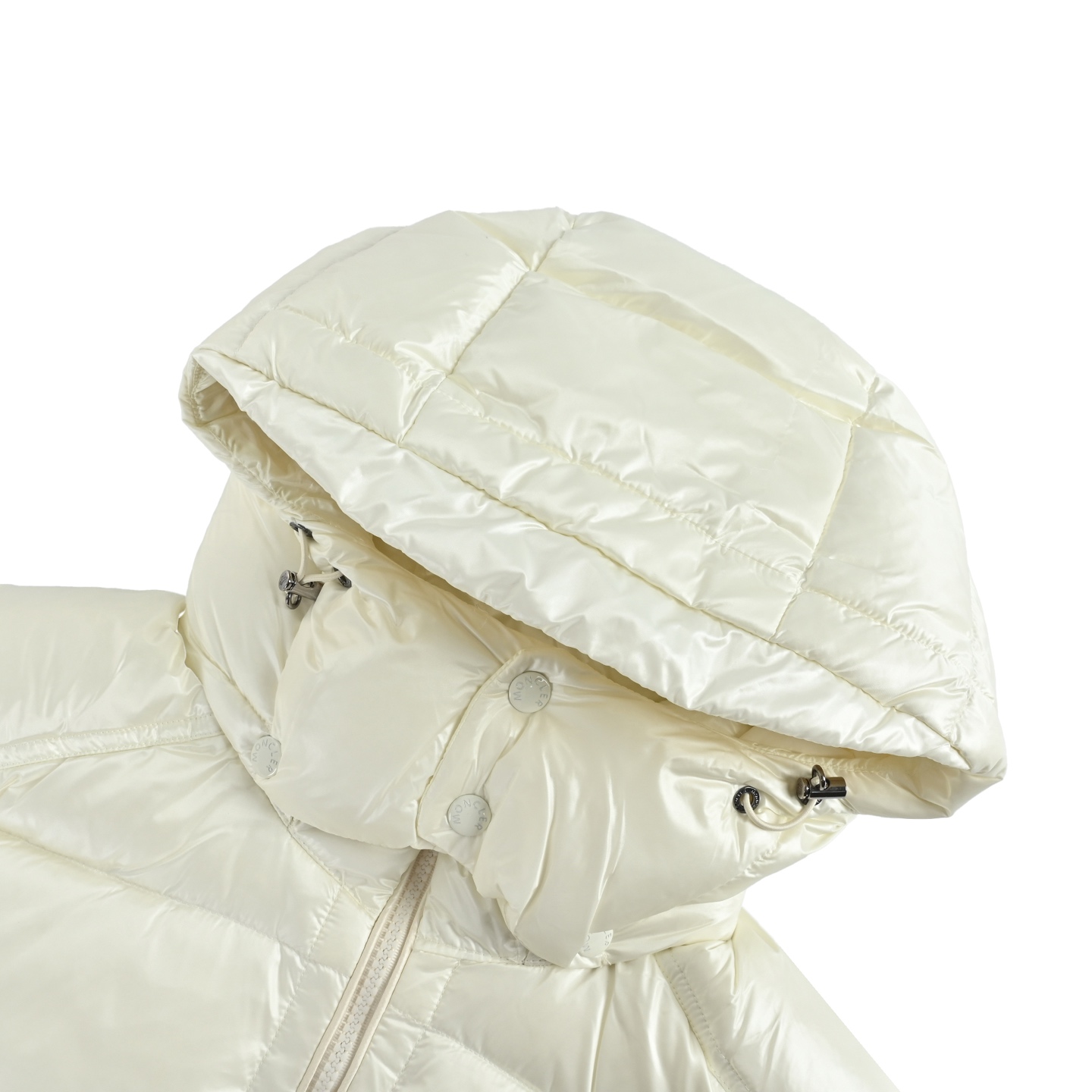 Moncler/蒙口 经典连帽羽绒马甲 Bormes羽绒马甲采用标志性闪亮漆面尼龙制成 经典长方格绗缝令其脱颖而出
