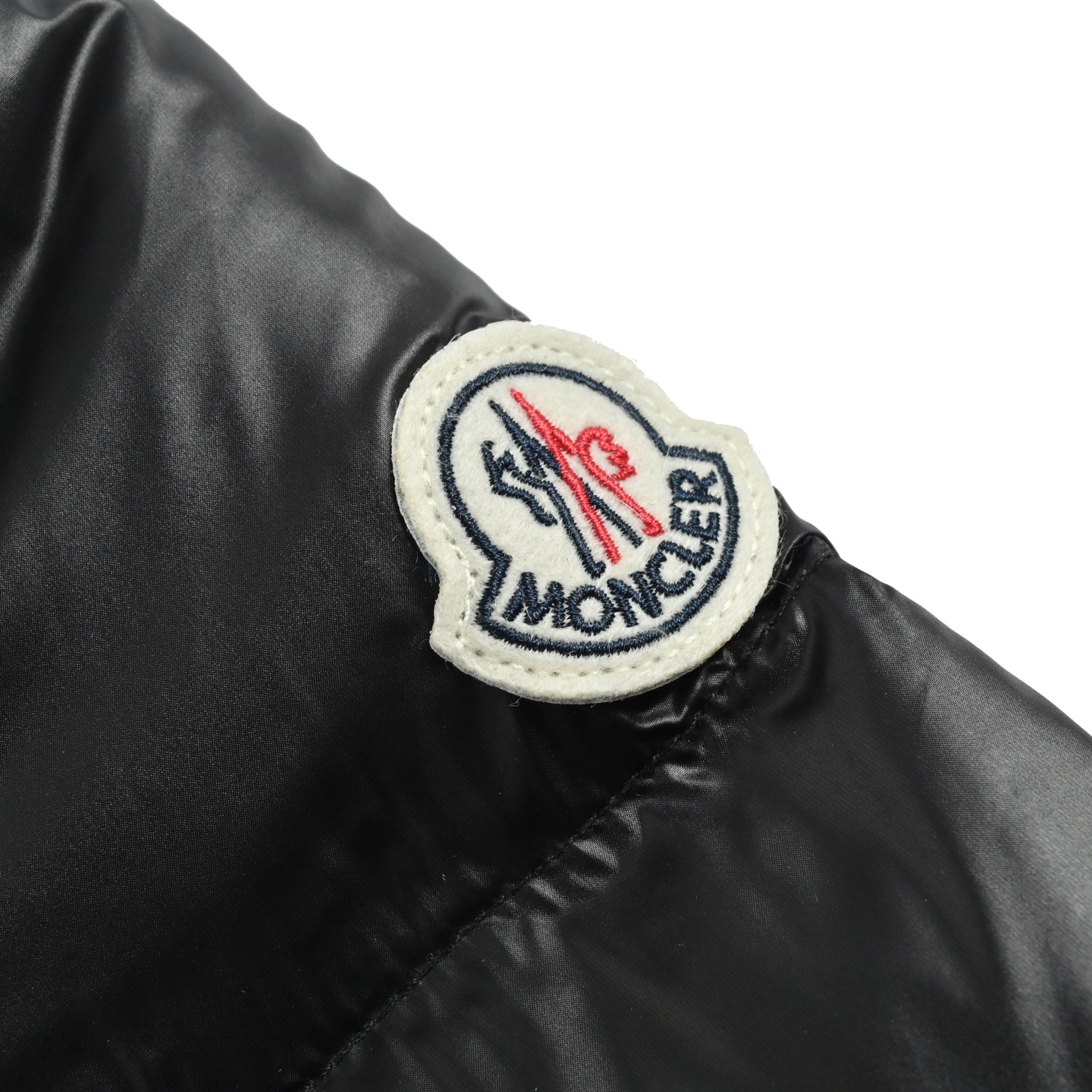 Moncler/蒙口 女士中长款连帽羽绒服
