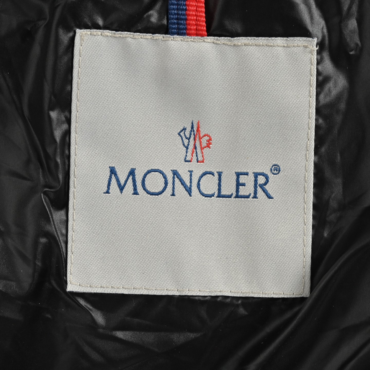 Moncler/蒙口 女士中长款连帽羽绒服