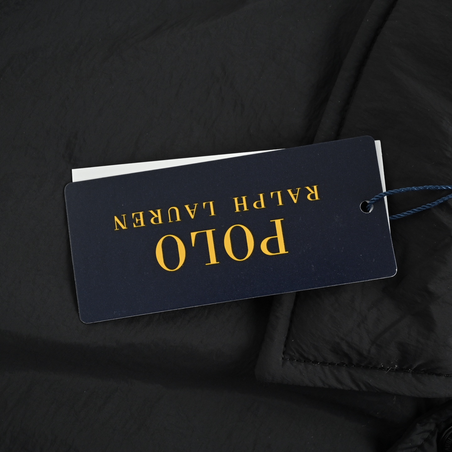 RALPH LAUREN拉夫劳伦RL 红标翻领轻薄棉服外套 采用高密度尼龙塔夫绸 密度约210T-300T 表面光滑微哑光