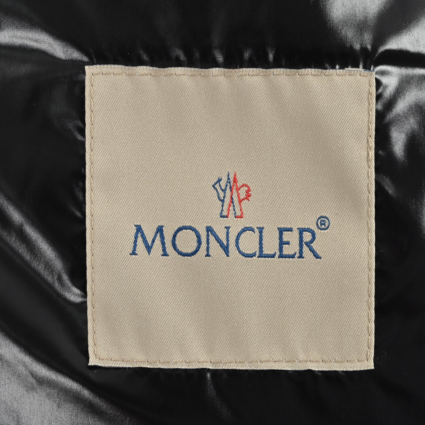Moncler/蒙口 Genius 帽子字母印花连帽羽绒服 Moncler Genius 3 Moncler George系列短款羽 绒服