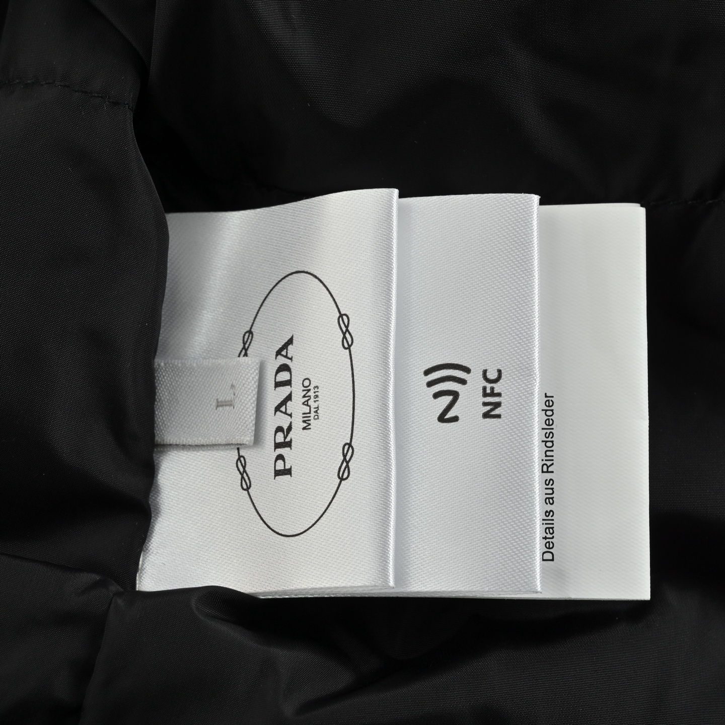 Prada/普拉达 三角标双口袋立领羽绒服