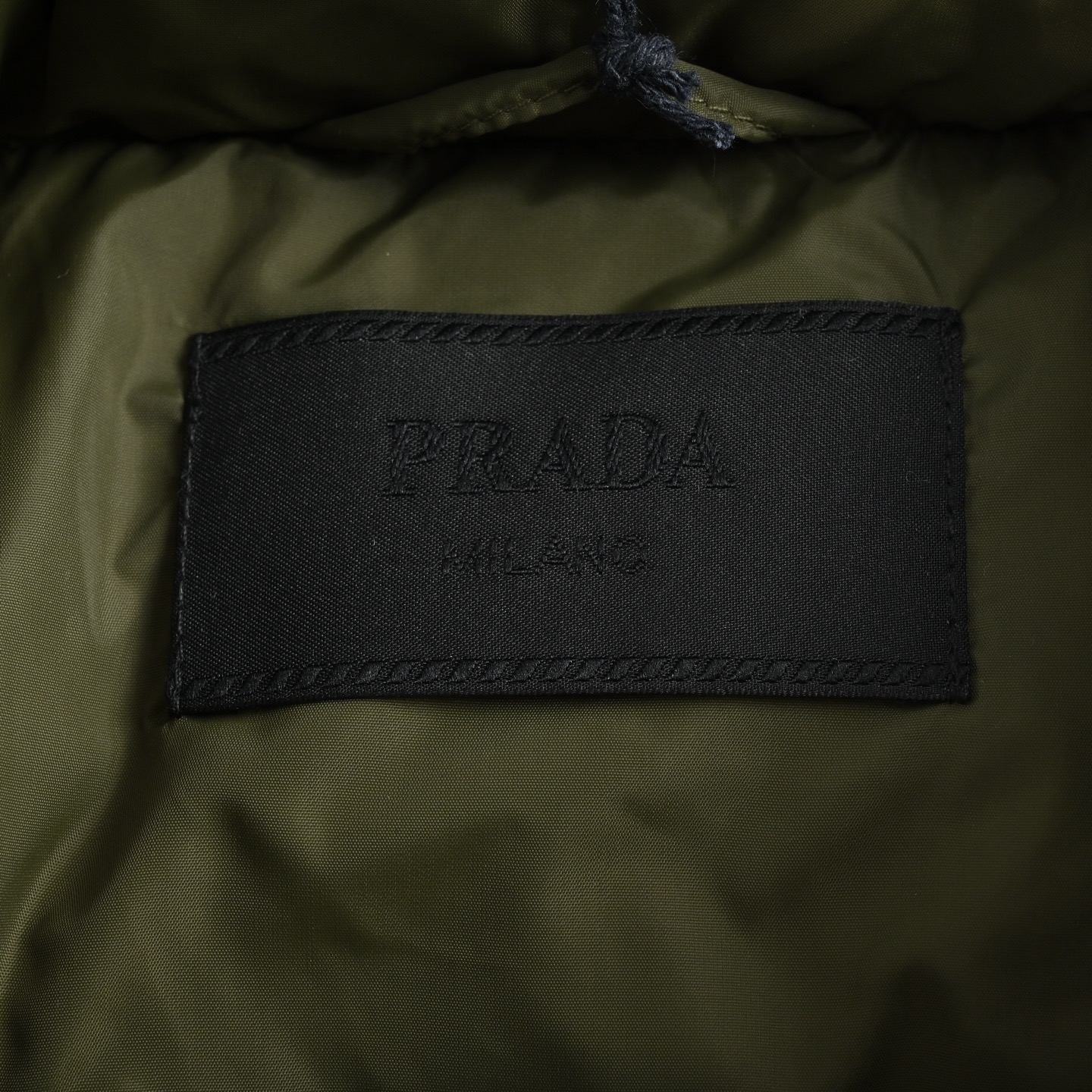 Prada/普拉达 中国限定绿色布标立领羽绒马甲