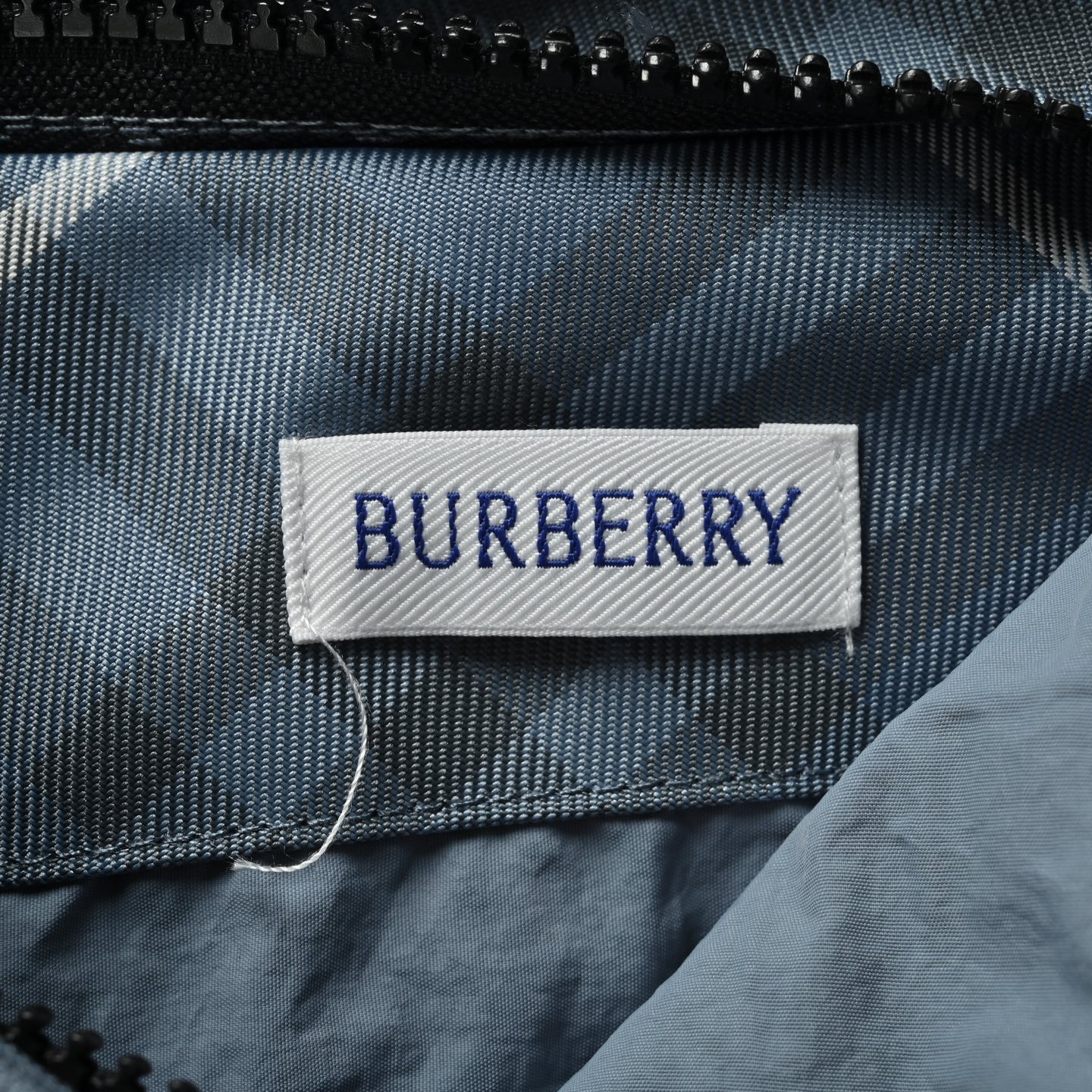 Burberry/巴宝莉 24Fw 斜纹战马双面夹克外套 轻便的连帽外套