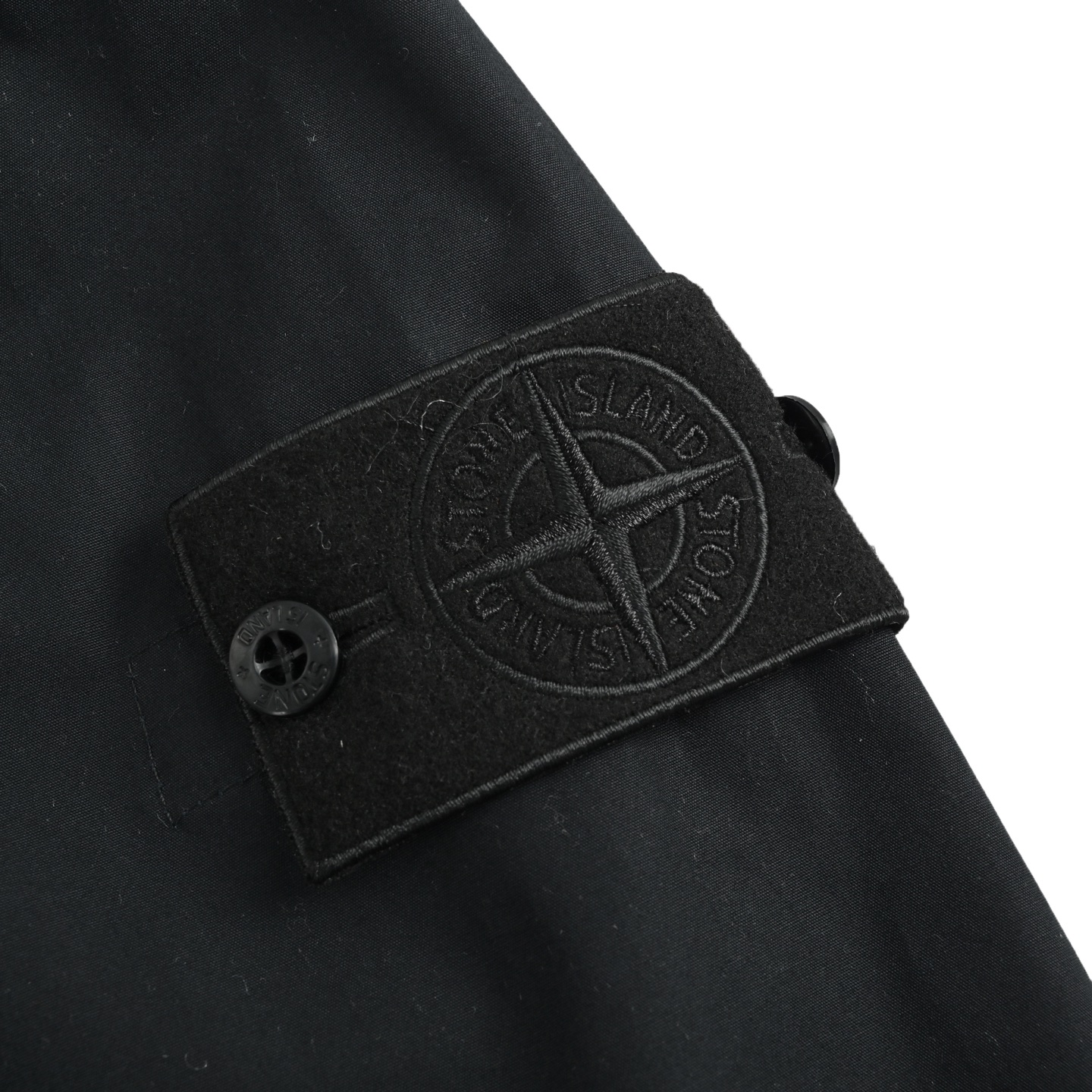 Stone Island/石头岛 幽灵袖标夹克 岛标是黑标领口两个调节扣