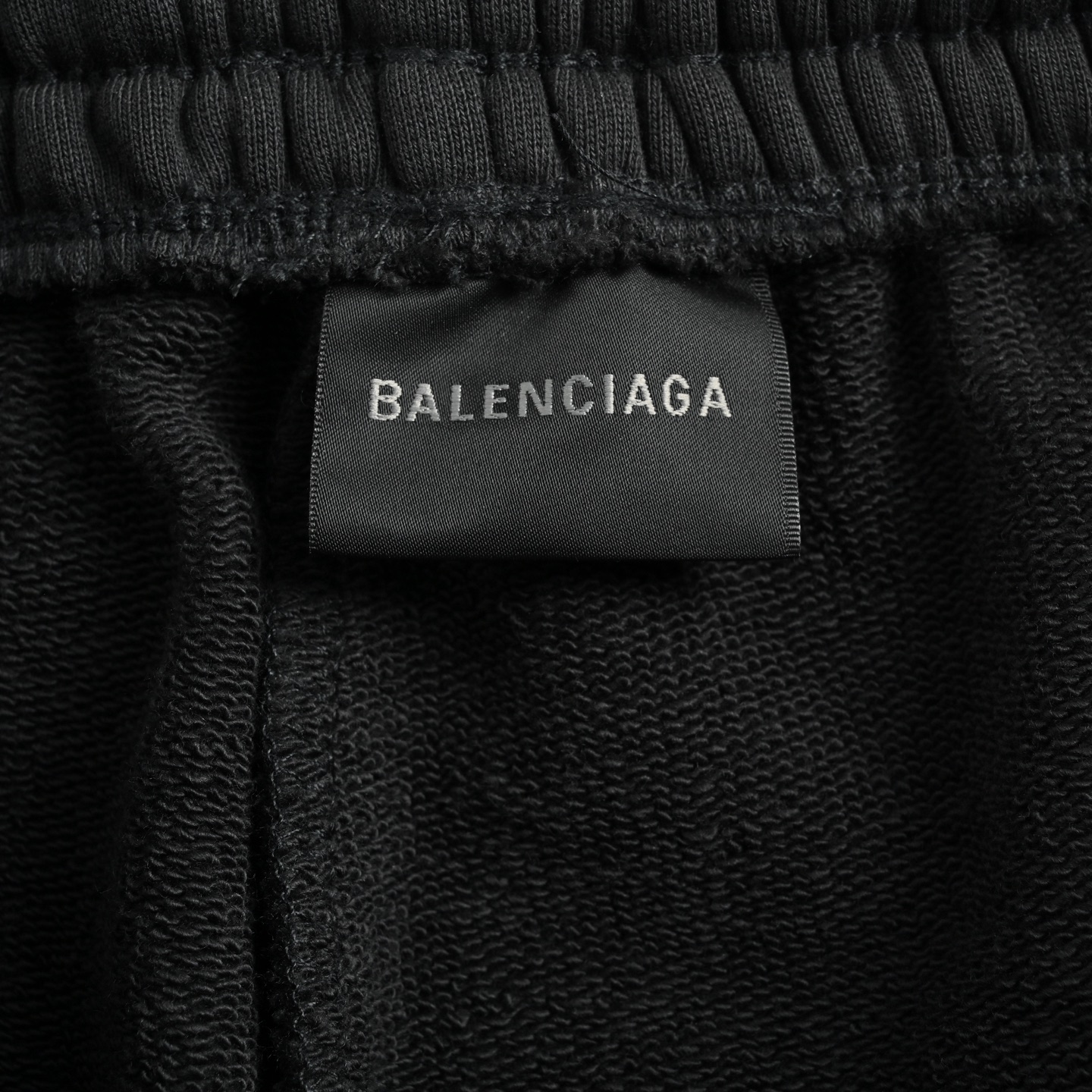 Balenciaga/巴黎世家 25Fw 针织新胶带印花长裤