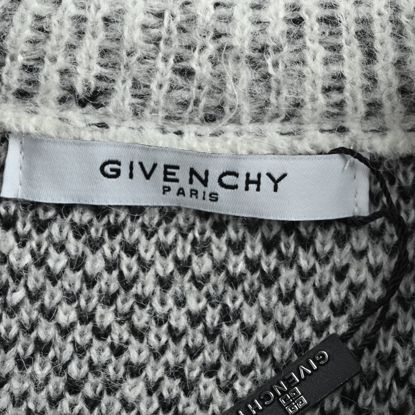 GIVENCHY/纪梵希 25Fw 满幅宫格马海毛针织毛衣