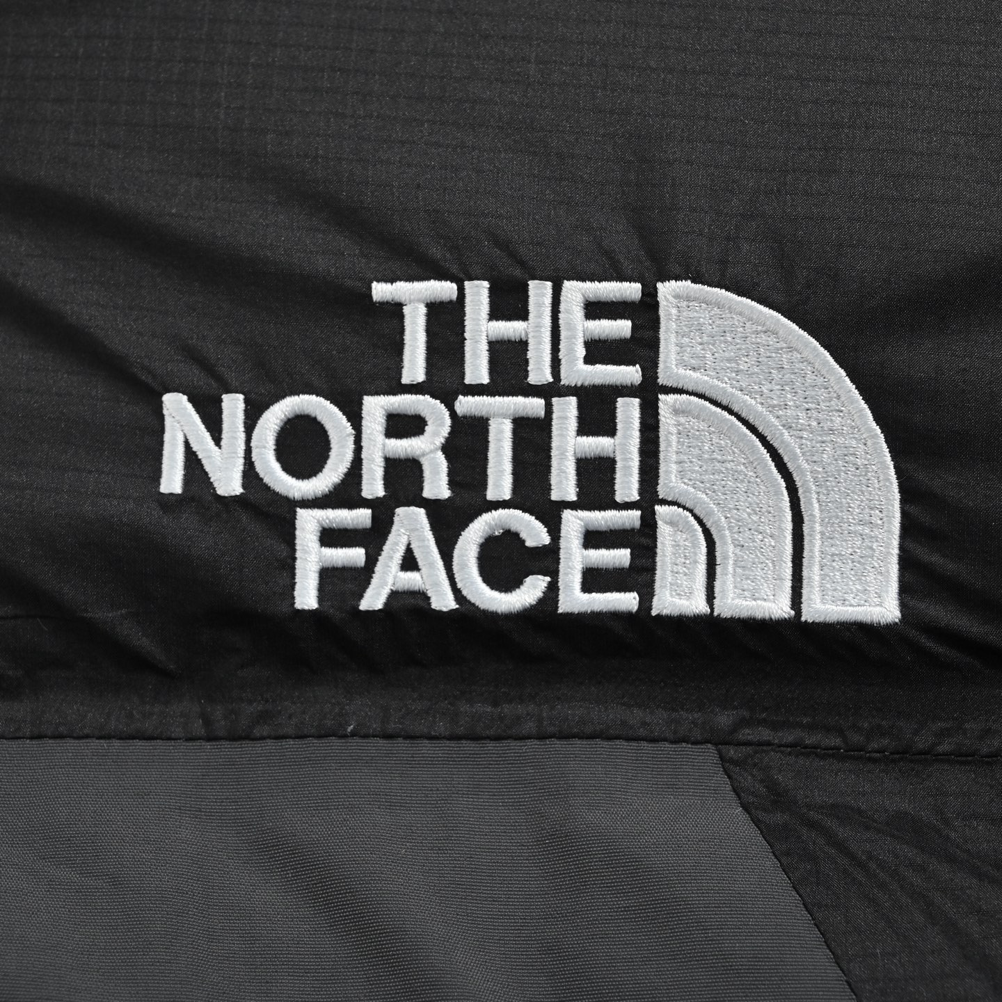 The North Face/北面 25Fw UE设计师款拼接连帽羽绒服宇宙黑 乌木绿
