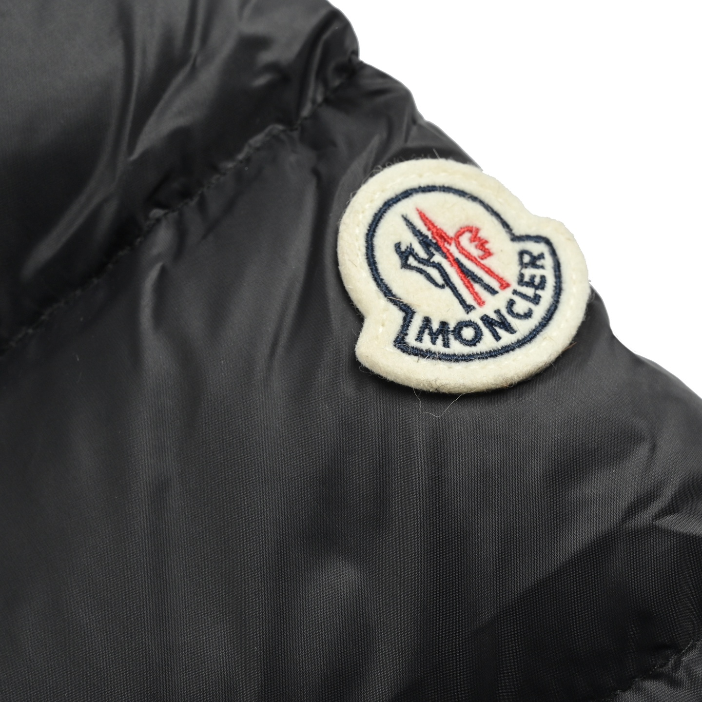Moncler/蒙口 束腰毛领长款连帽羽绒服 蒙口MONCLER HERMIFUR系列中长女款羽绒服