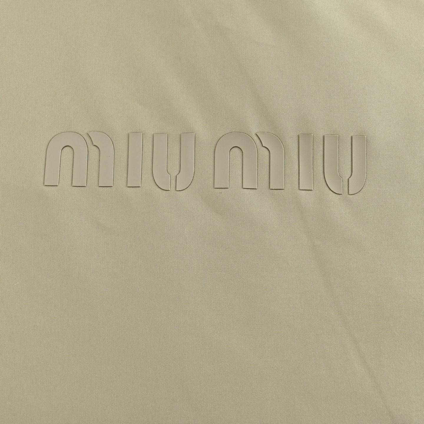 Miu Miu/缪缪 小标双面穿羽绒服 面料外层高密度尼龙 防风防水透气 内层柔软棉混纺 防钻绒更亲肤