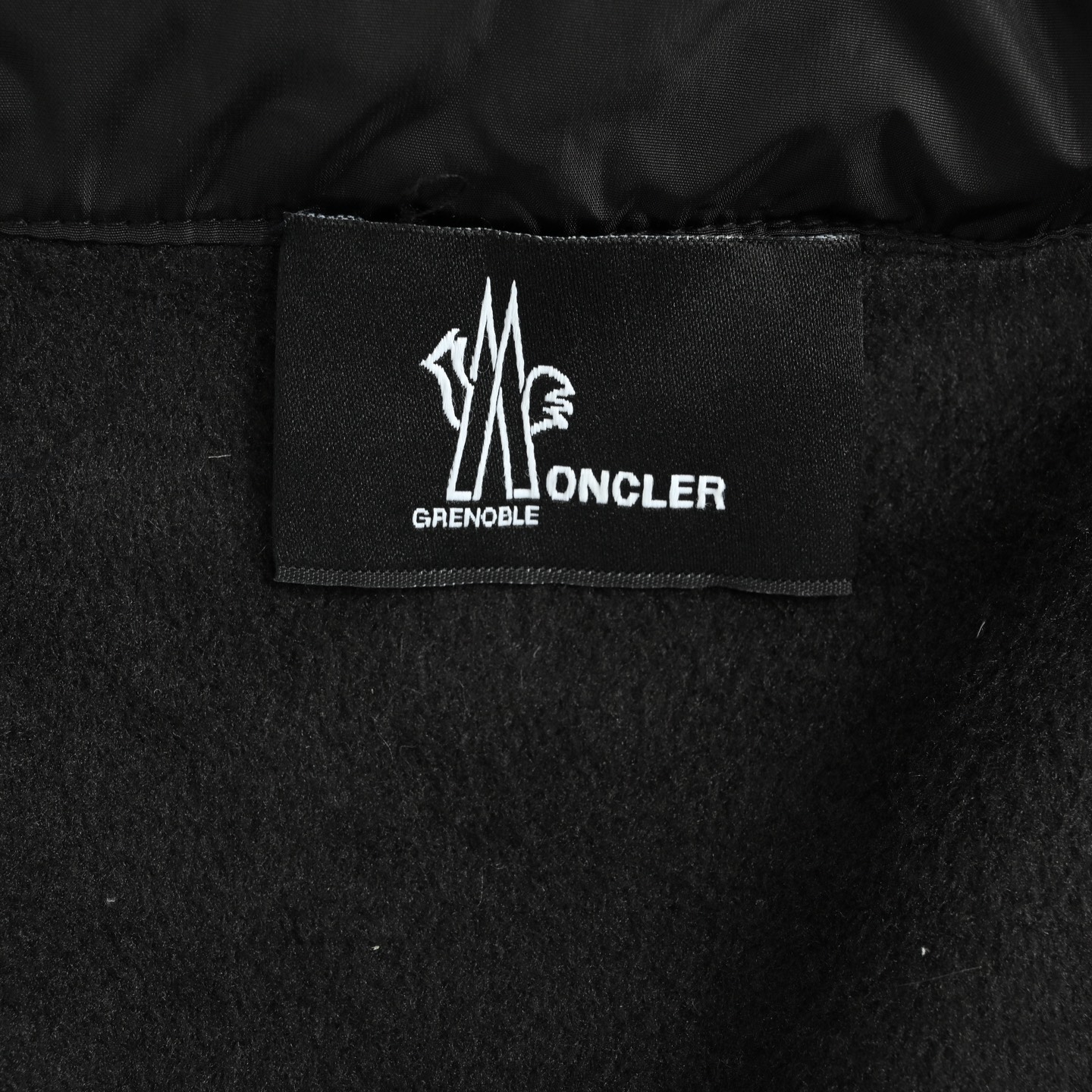 Moncler/蒙口 三角标梭织拼接连帽羽绒服