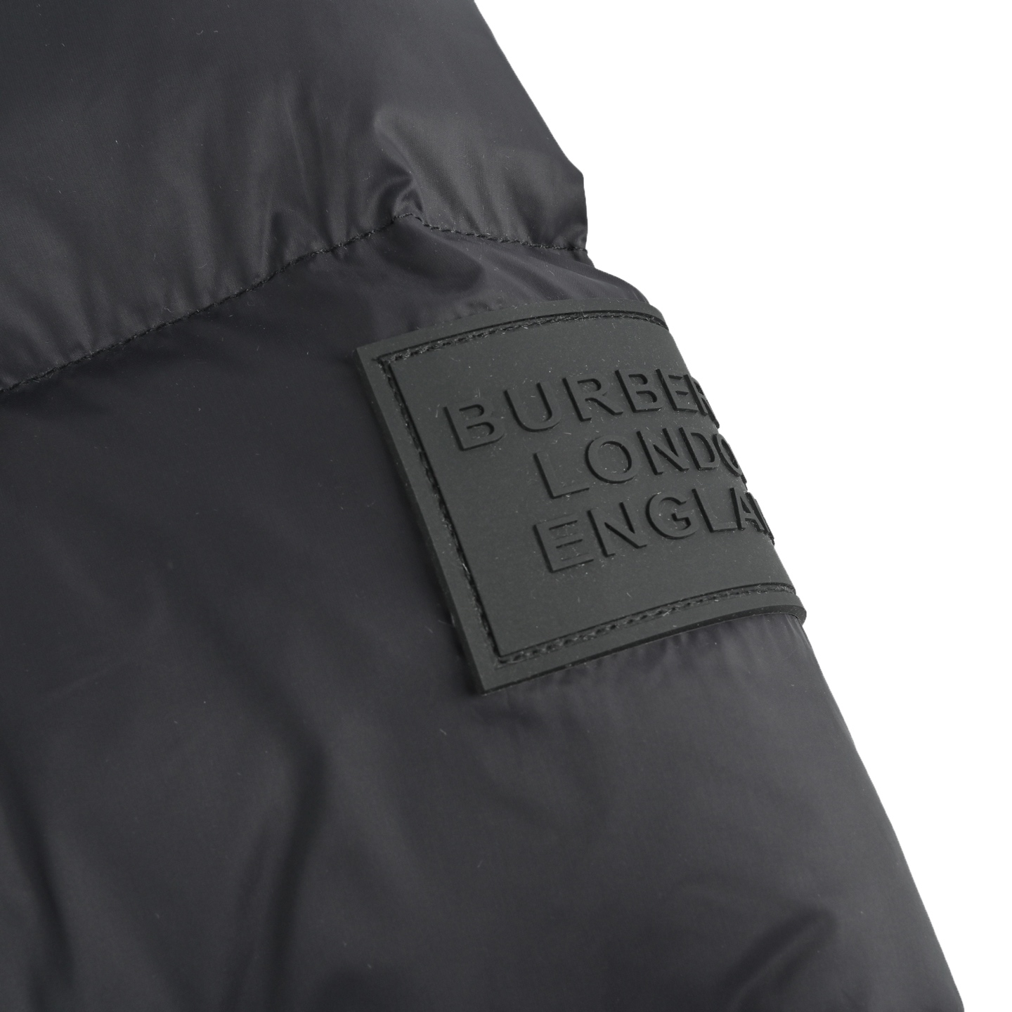 Burberry/巴宝莉 满色胶条字母微标字母面包羽绒服