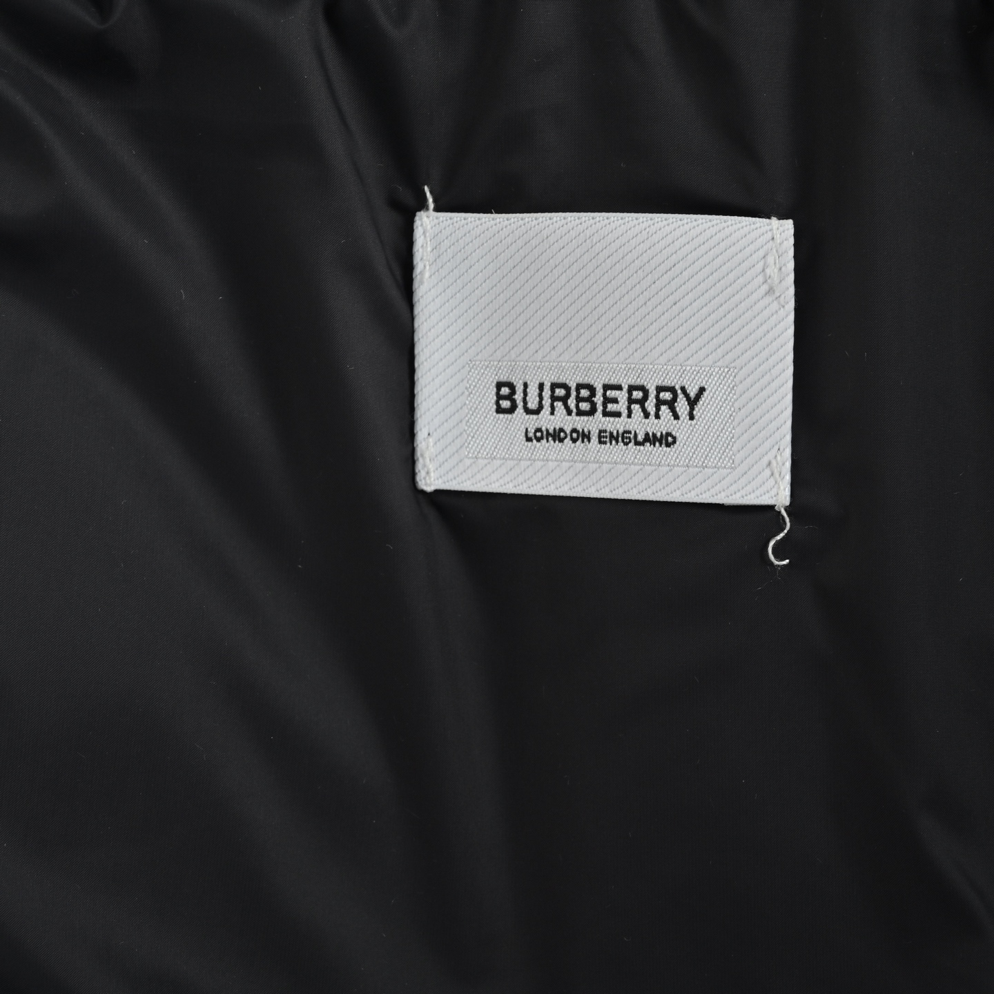 Burberry/巴宝莉 满色胶条字母微标字母面包羽绒服