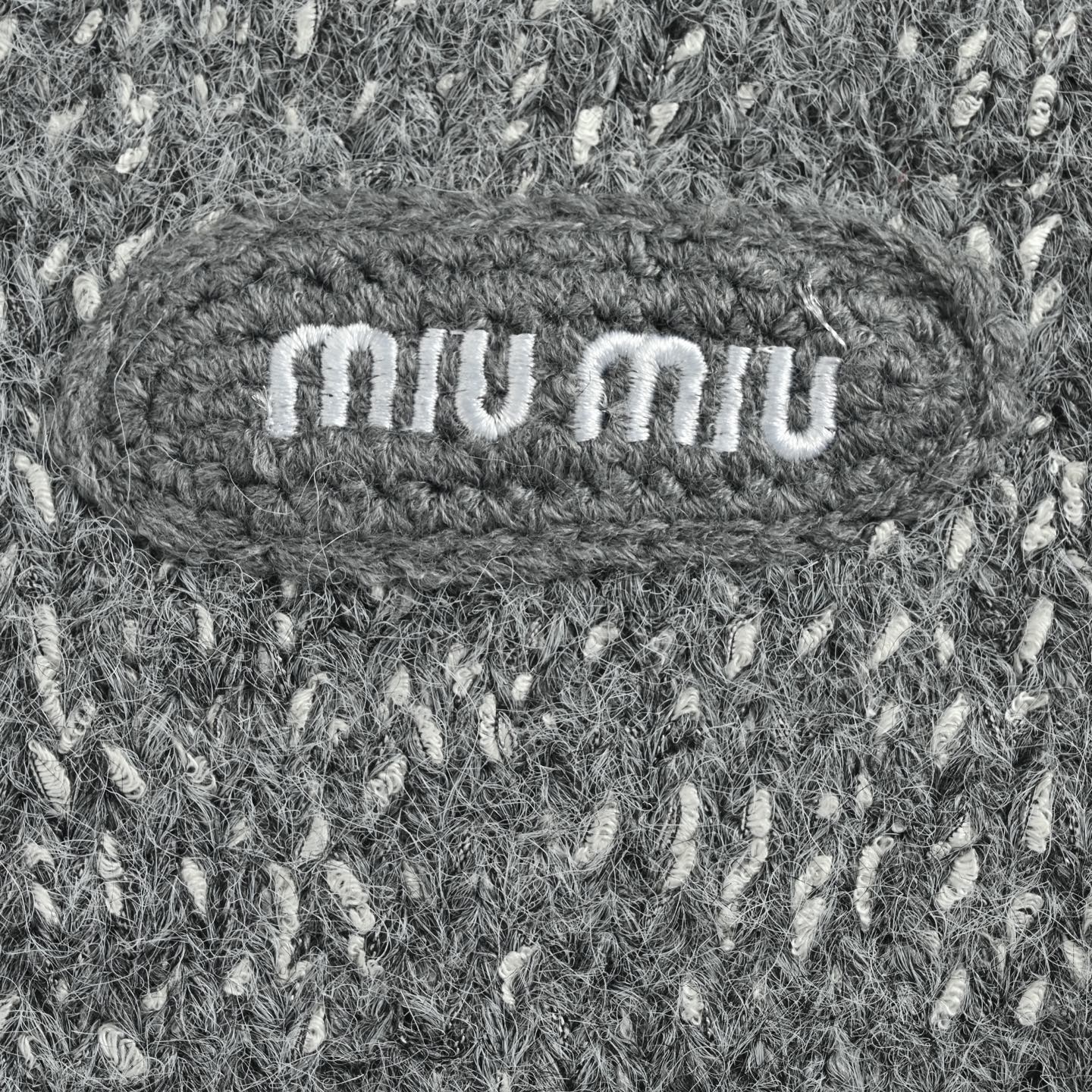 Miu Miu/缪缪 25Fw 贴布logo刺绣拉链连帽毛衣外套