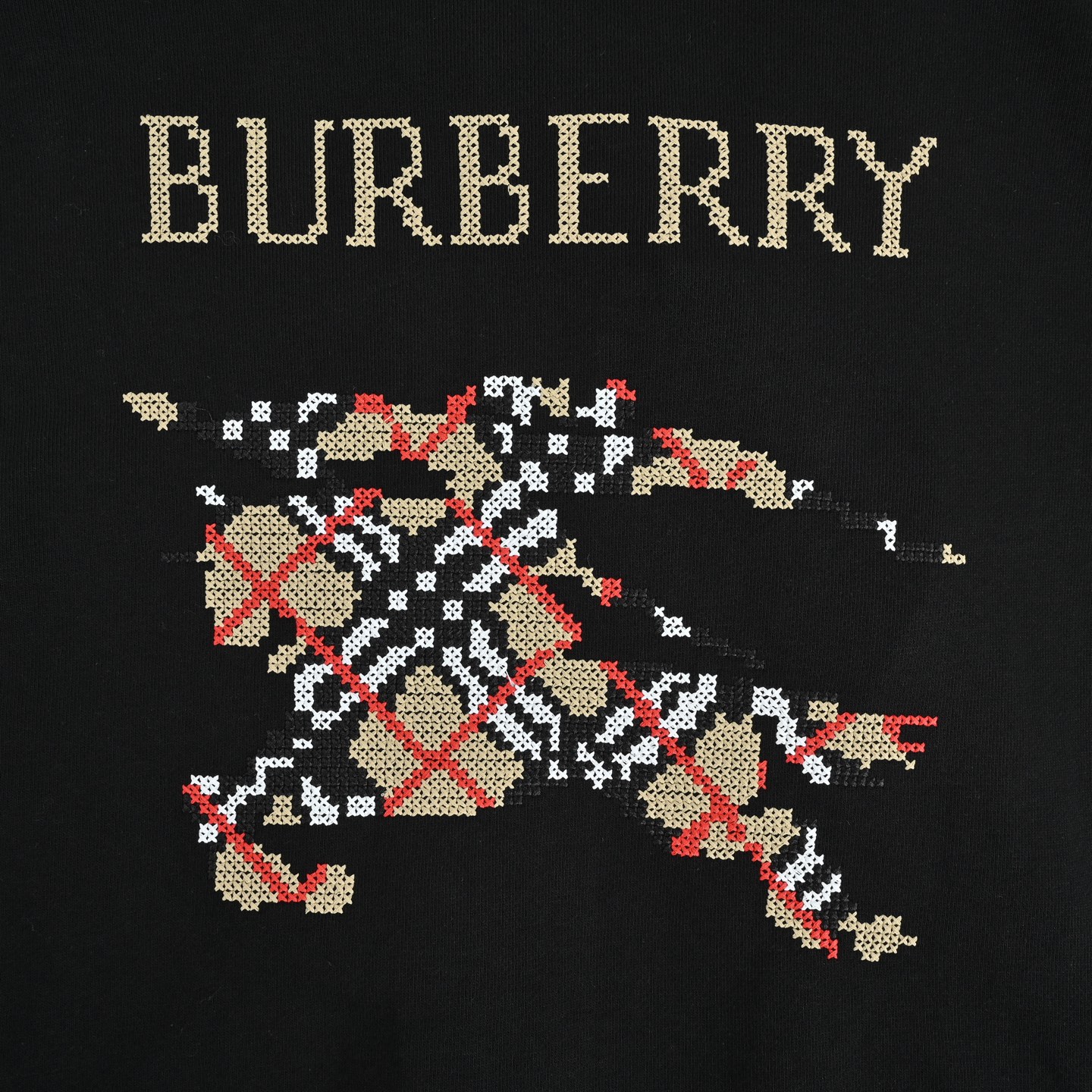 Burberry/巴宝莉 25Fw 后背十字绣战马刺绣拉链连帽卫衣外套