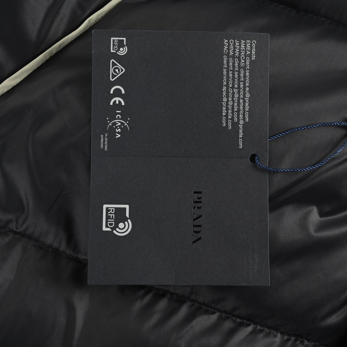 Prada 普拉达 金属三角标连帽羽绒服-Chinese UA Cheap High Quatity Brand Clothes Bags handbags Sneakers wholesale wholesaler seller from China Factory suppliers Fashion Clothing Shoes best Quality Beautiful Price Prada 普拉达 金属三角标连帽羽绒服