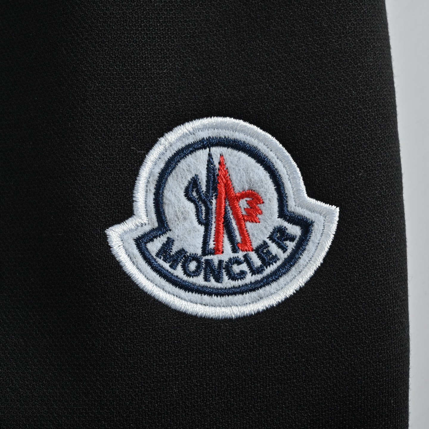Moncler 蒙口 刺绣小标加绒直筒长裤-Chinese UA Cheap High Quatity Brand Clothes Bags handbags Sneakers wholesale wholesaler seller from China Factory suppliers Fashion Clothing Shoes best Quality Beautiful Price Moncler 蒙口 刺绣小标加绒直筒长裤