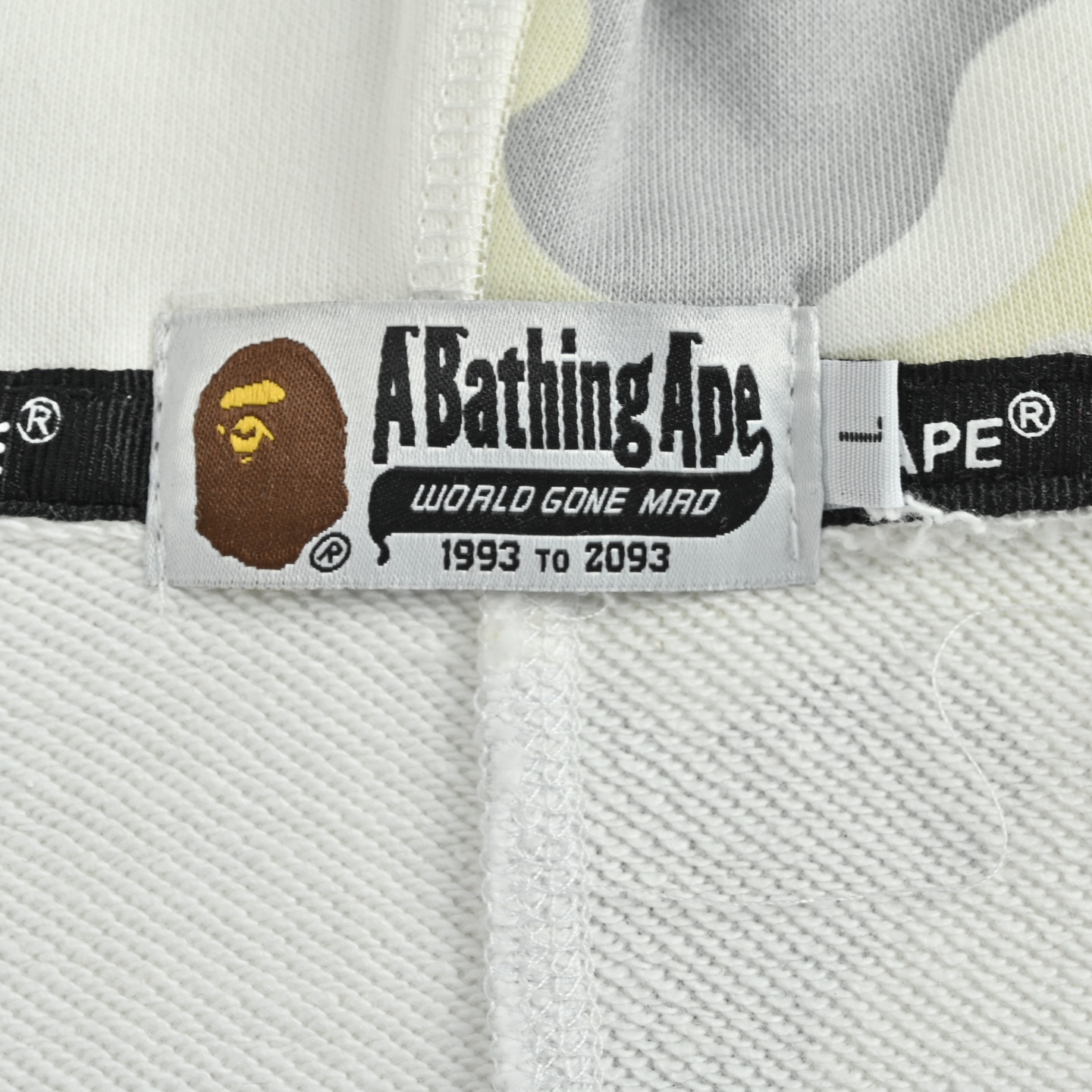 Bape 单帽鲨鱼拉链连帽外套 Colors 黑色 白色