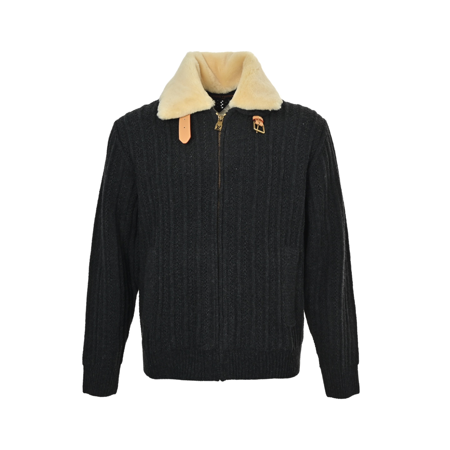 _d_s9s7DVTng38_hujk3bj2VVDMjQ-jnFsg_4x4Q