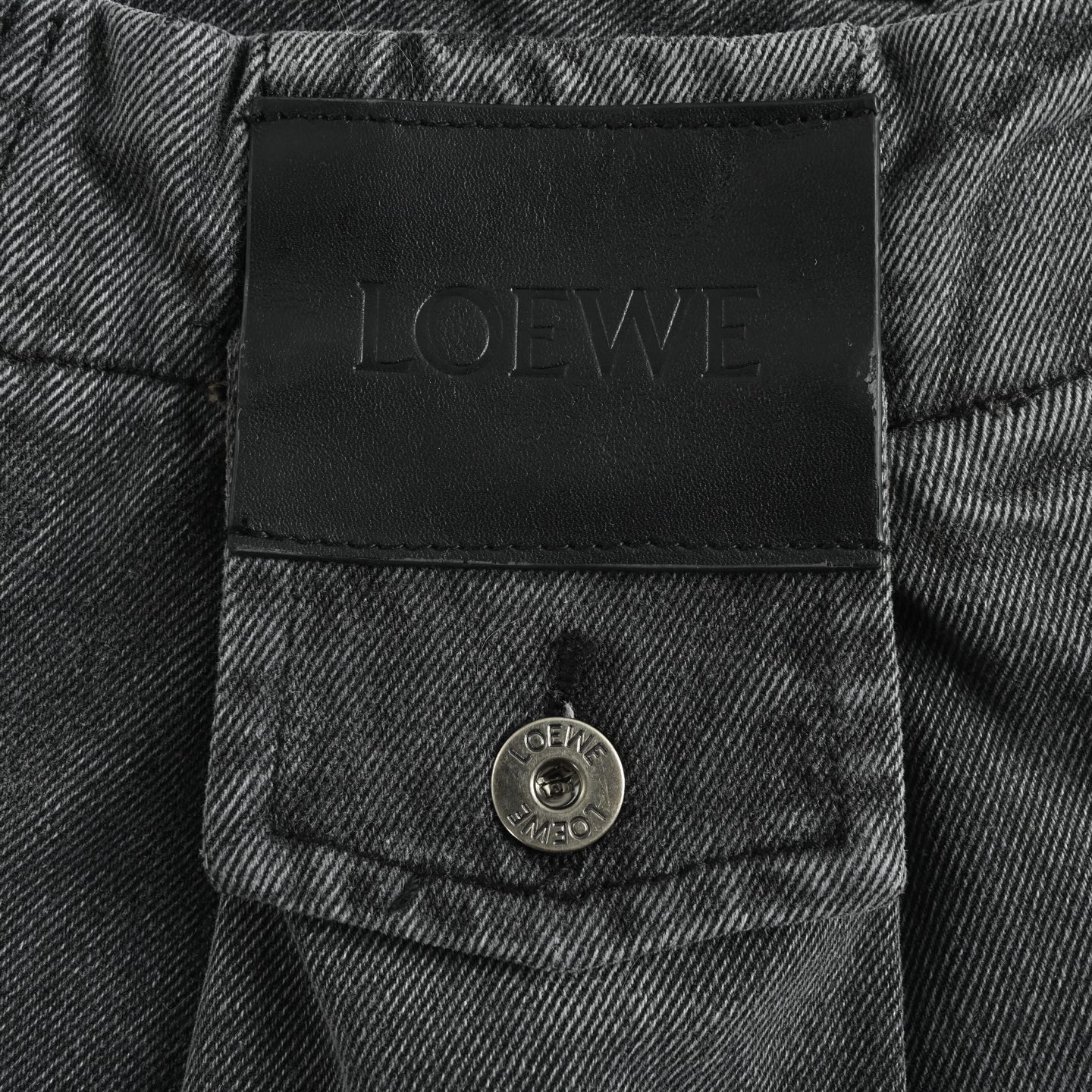 Loewe 罗意威 皮革贴片弯刀牛仔裤-Chinese UA Cheap High Quatity Brand Clothes Bags handbags Sneakers wholesale wholesaler seller from China Factory suppliers Fashion Clothing Shoes best Quality Beautiful Price Loewe 罗意威 皮革贴片弯刀牛仔裤