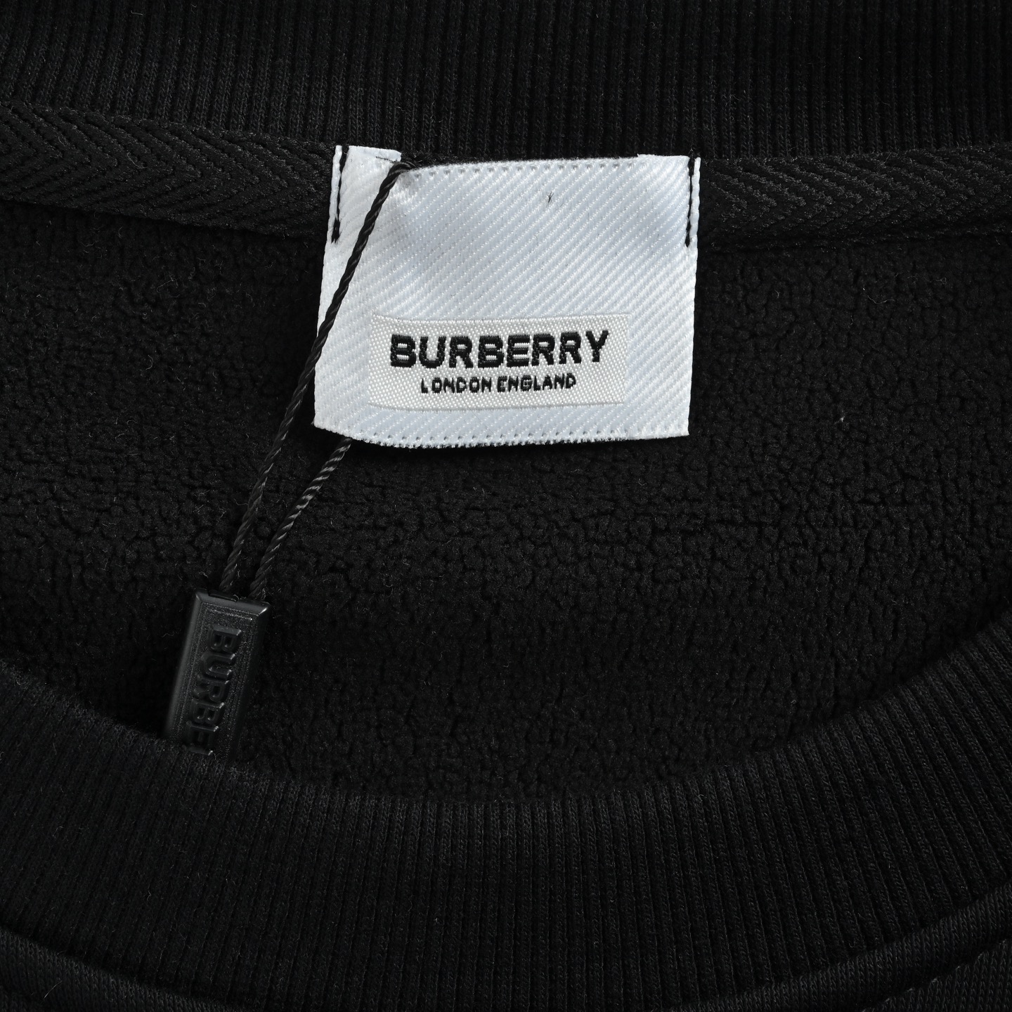 Burberry 巴宝莉 25Fw 小战马圆领卫衣-Chinese UA Cheap High Quatity Brand Clothes Bags handbags Sneakers wholesale wholesaler seller from China Factory suppliers Fashion Clothing Shoes best Quality Beautiful Price Burberry 巴宝莉 25Fw 小战马圆领卫衣