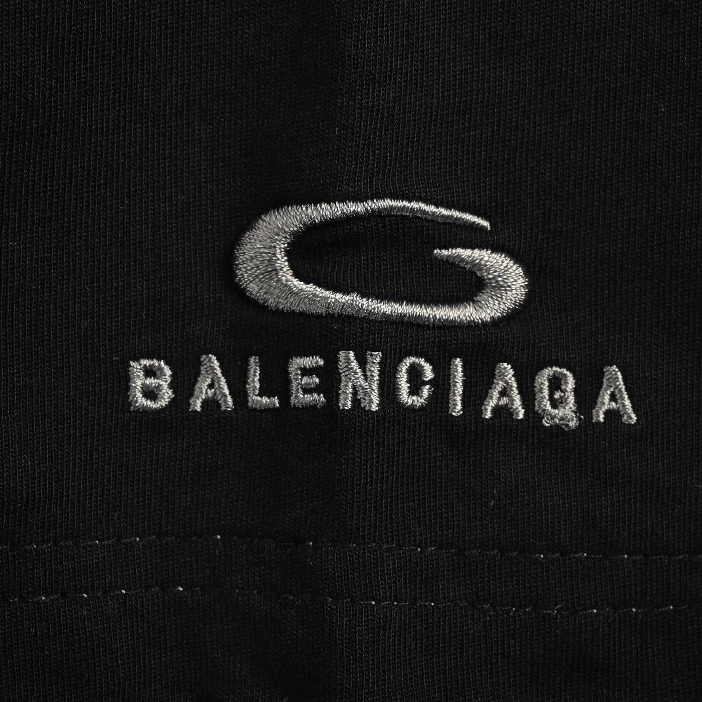 Balenciaga/巴黎世家 双臂刺绣圆环短袖-莆田鞋,莆田鞋货源,高仿鞋,高仿鞋货源,安福档口,莆田高仿鞋,莆田鞋批发,高仿鞋批发,莆田高仿运动鞋,高仿运动鞋,莆田运动鞋 Balenciaga/巴黎世家 双臂刺绣圆环短袖