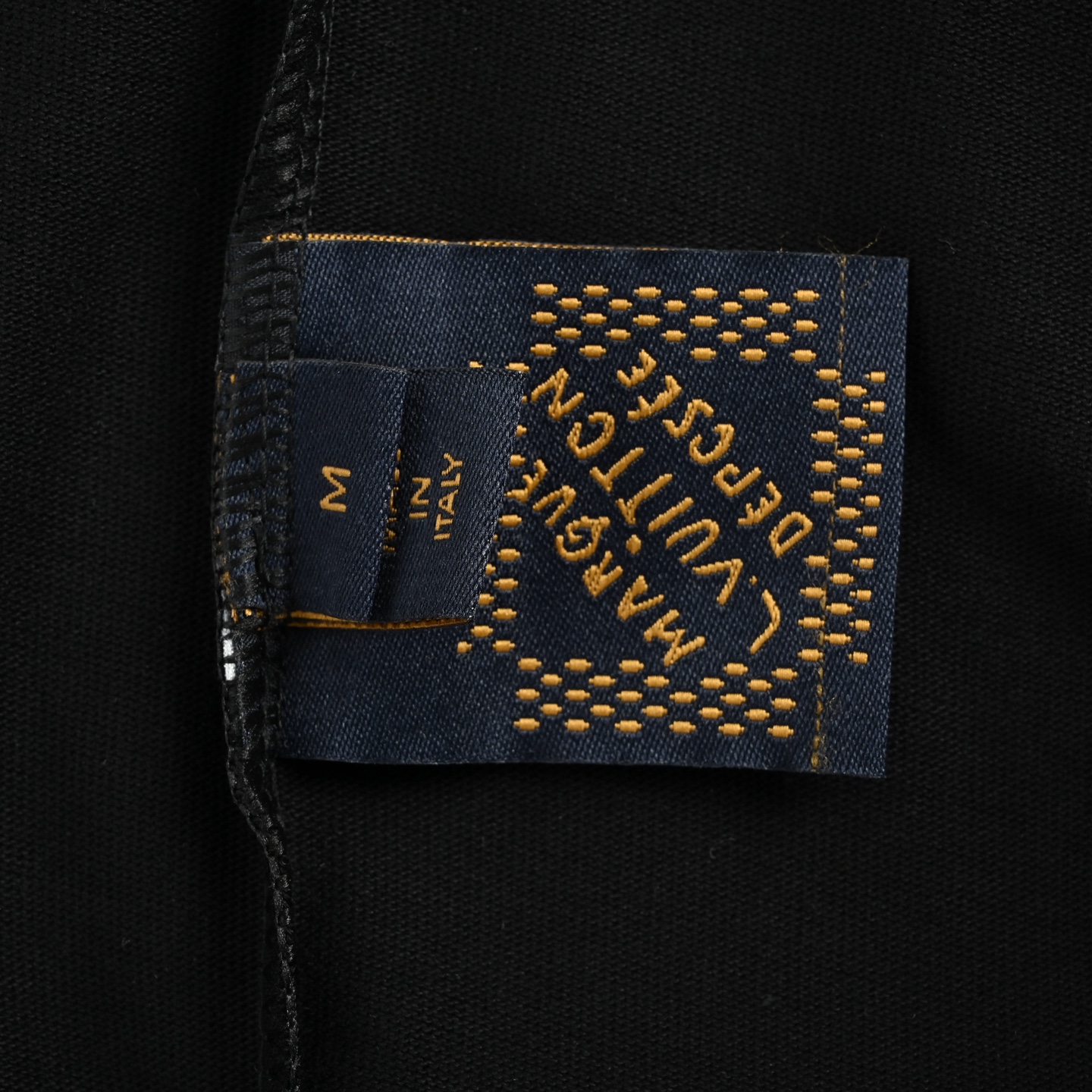 Louis Vuitton/路易威登 26ss 珍珠字母刺绣短袖 白 黑-莆田鞋,莆田鞋货源,高仿鞋,高仿鞋货源,安福档口,莆田高仿鞋,莆田鞋批发,高仿鞋批发,莆田高仿运动鞋,高仿运动鞋,莆田运动鞋 Louis Vuitton/路易威登 26ss 珍珠字母刺绣短袖 白 黑