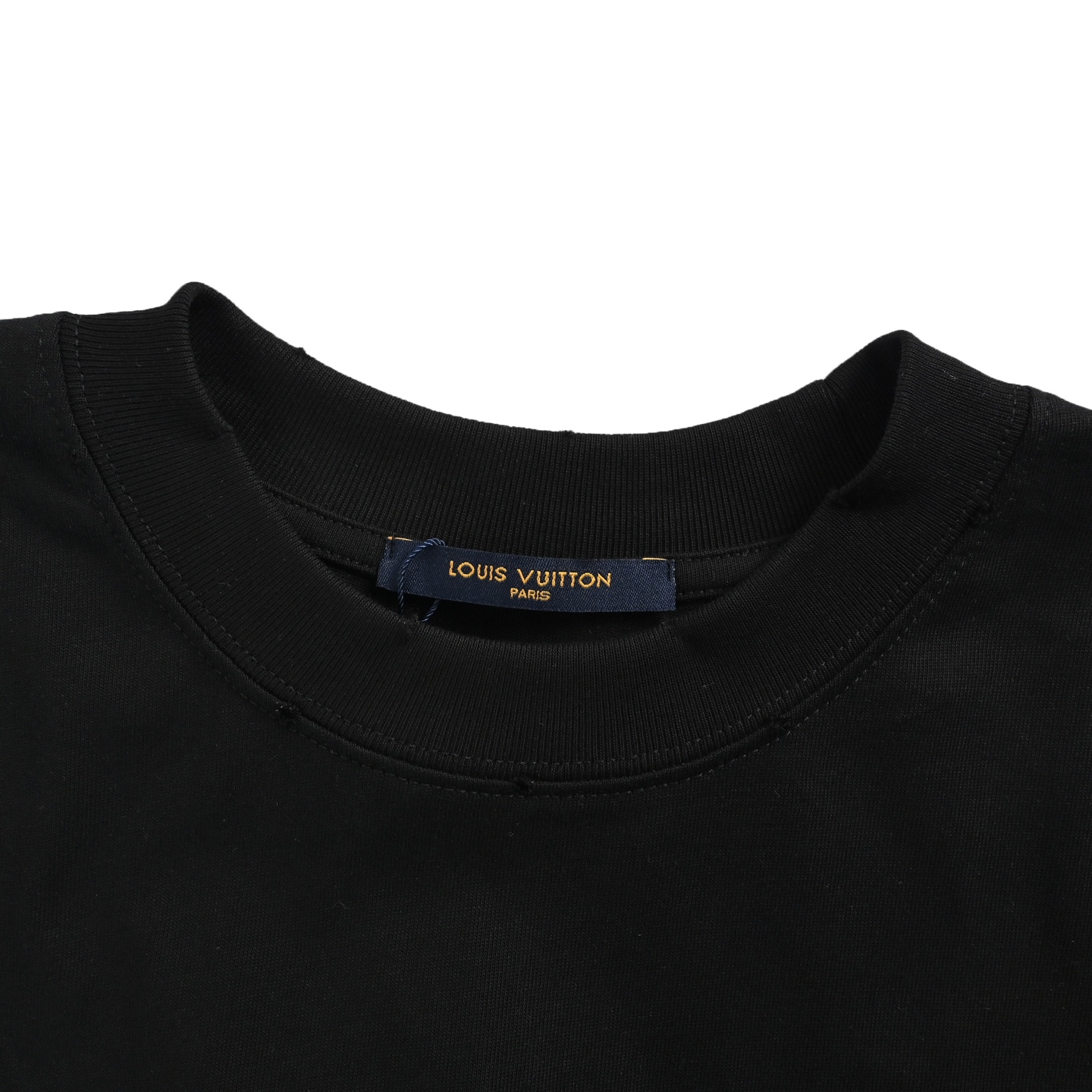 Louis Vuitton/路易威登 26ss 珍珠字母刺绣短袖 白 黑-莆田鞋,莆田鞋货源,高仿鞋,高仿鞋货源,安福档口,莆田高仿鞋,莆田鞋批发,高仿鞋批发,莆田高仿运动鞋,高仿运动鞋,莆田运动鞋 Louis Vuitton/路易威登 26ss 珍珠字母刺绣短袖 白 黑