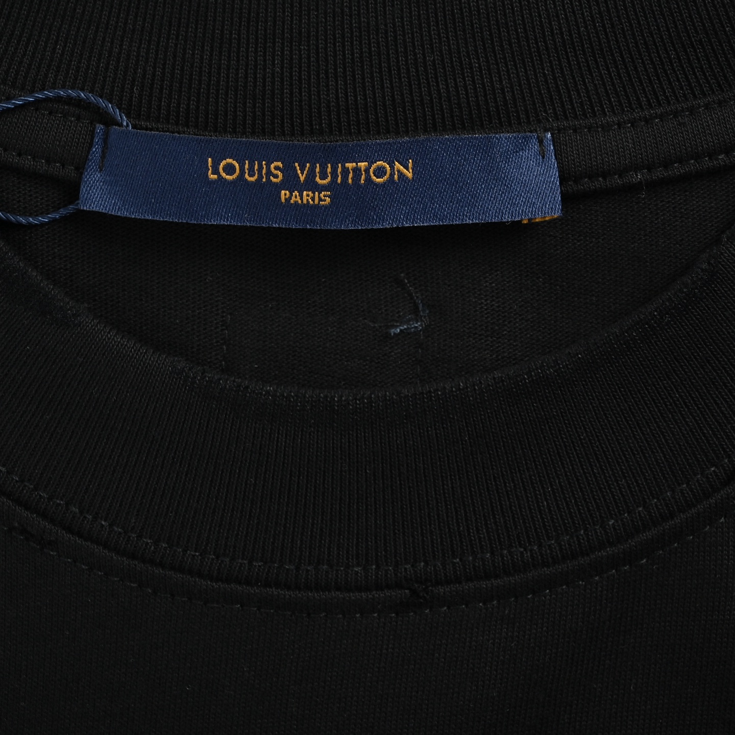 Louis Vuitton/路易威登 26ss 三花刺绣短袖 白 黑-莆田鞋,莆田鞋货源,高仿鞋,高仿鞋货源,安福档口,莆田高仿鞋,莆田鞋批发,高仿鞋批发,莆田高仿运动鞋,高仿运动鞋,莆田运动鞋 Louis Vuitton/路易威登 26ss 三花刺绣短袖 白 黑