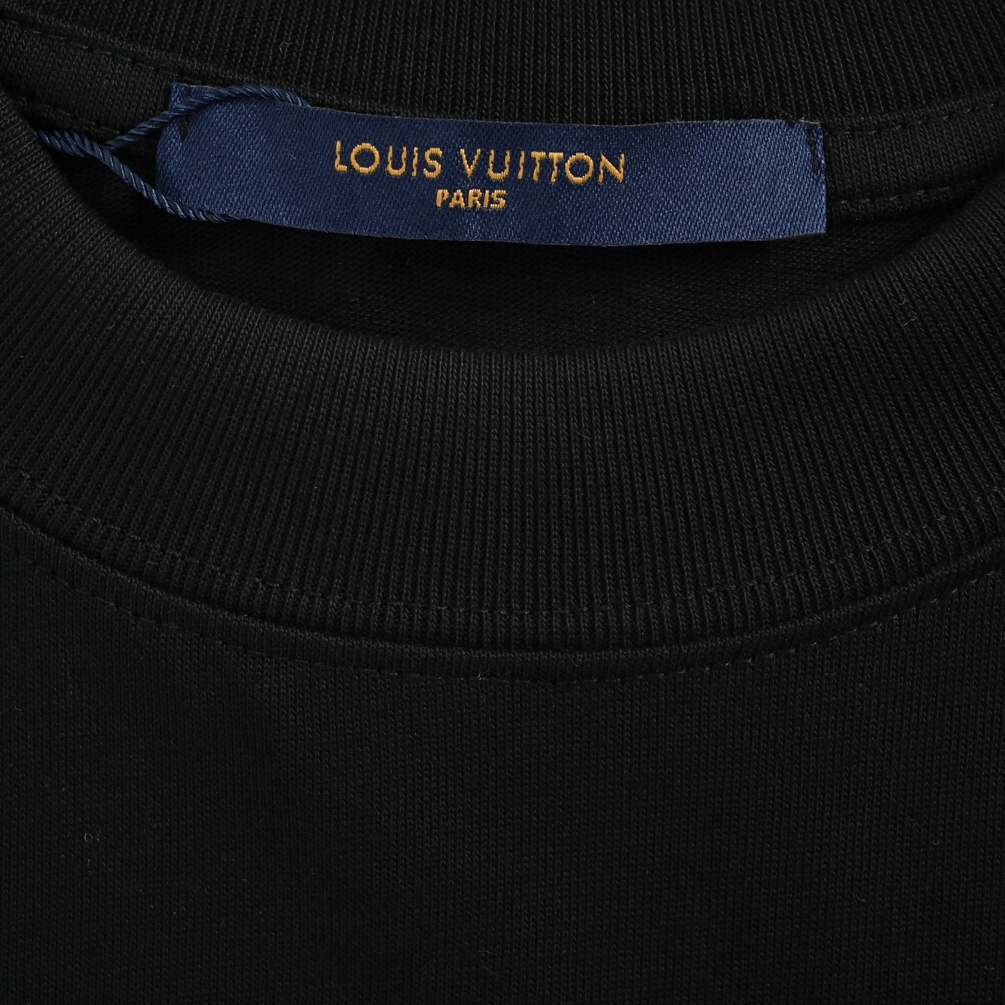 Louis Vuitton/路易威登 26ss 珍珠字母印花短袖-莆田鞋,莆田鞋货源,高仿鞋,高仿鞋货源,安福档口,莆田高仿鞋,莆田鞋批发,高仿鞋批发,莆田高仿运动鞋,高仿运动鞋,莆田运动鞋 Louis Vuitton/路易威登 26ss 珍珠字母印花短袖