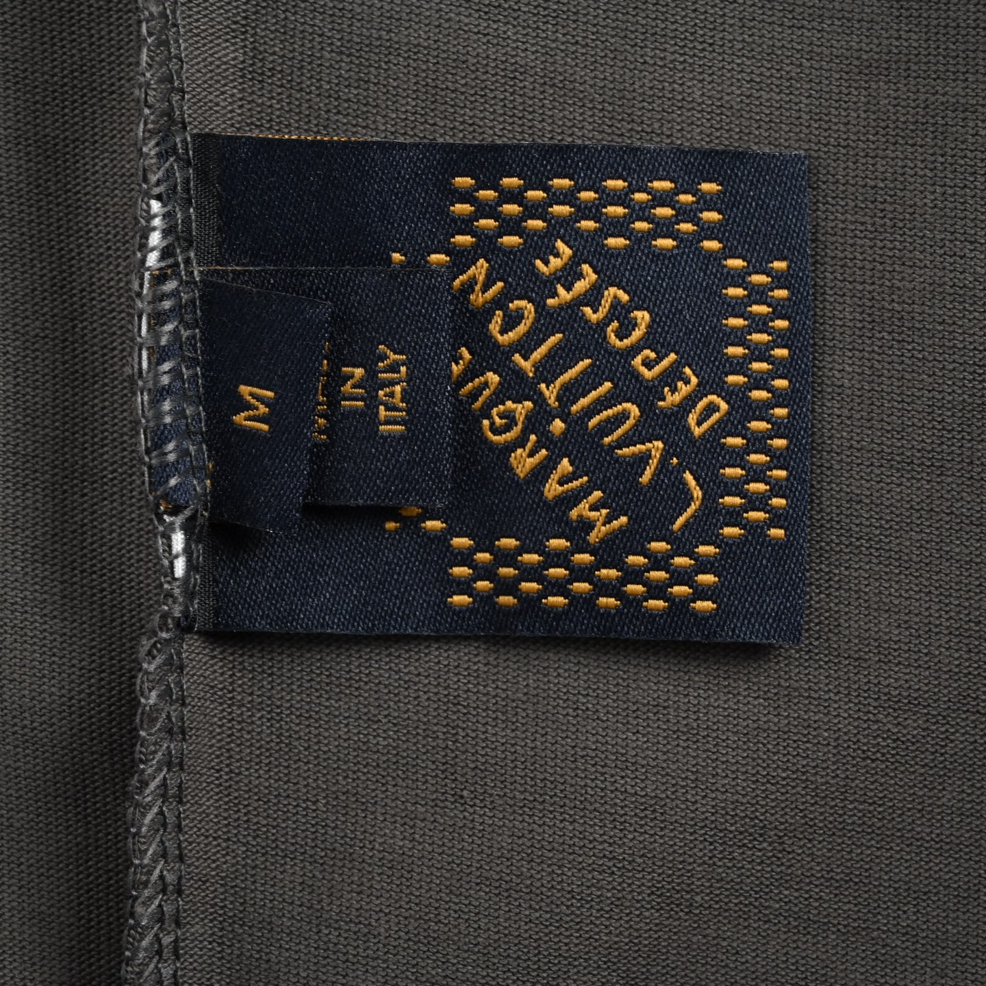 Louis Vuitton/路易威登26ss 重工磨破贴布刺绣短袖-莆田鞋,莆田鞋货源,高仿鞋,高仿鞋货源,安福档口,莆田高仿鞋,莆田鞋批发,高仿鞋批发,莆田高仿运动鞋,高仿运动鞋,莆田运动鞋 Louis Vuitton/路易威登26ss 重工磨破贴布刺绣短袖