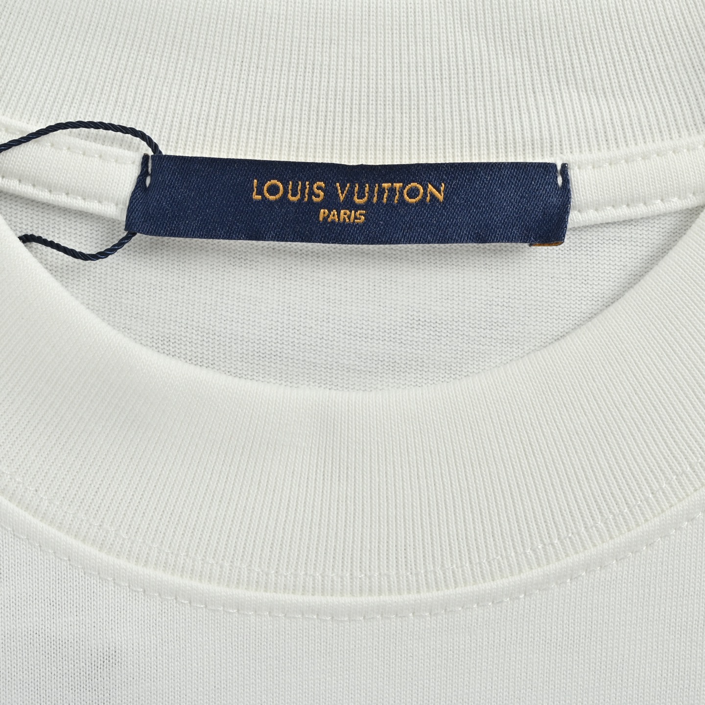 Louis Vuitton/路易威登 26ss 字母贴布logo刺绣短袖 白 黑-Top High Quatity Cheap Sneakers Fashion Clothing Clothes Bags handbags Shoes of all Brand wholesale With The best Quality And Beautiful Price from China Factory Chinese suppliers wholesaler seller Louis Vuitton/路易威登 26ss 字母贴布logo刺绣短袖 白 黑
