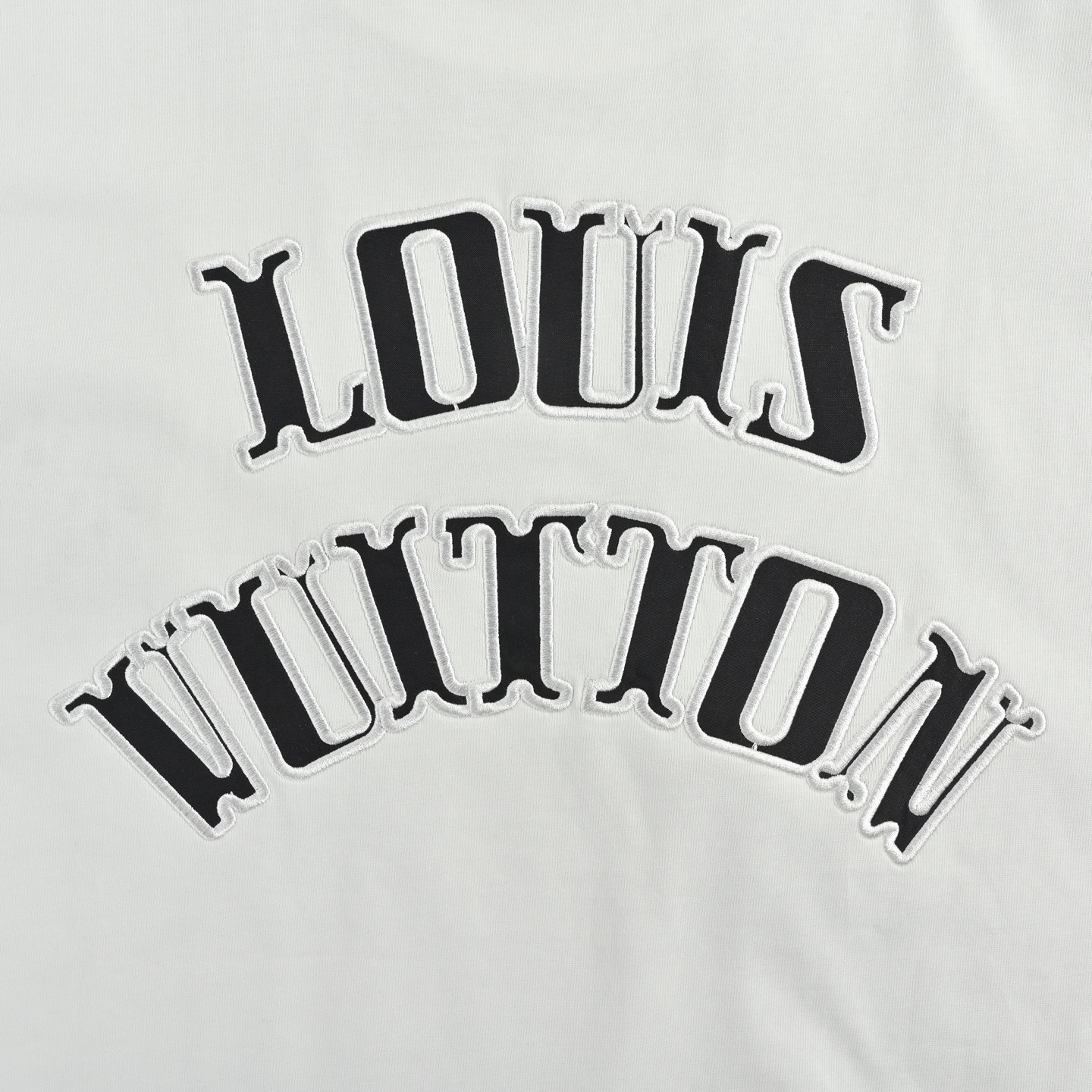 Louis Vuitton/路易威登 26ss 字母贴布logo刺绣短袖 白 黑-Top High Quatity Cheap Sneakers Fashion Clothing Clothes Bags handbags Shoes of all Brand wholesale With The best Quality And Beautiful Price from China Factory Chinese suppliers wholesaler seller Louis Vuitton/路易威登 26ss 字母贴布logo刺绣短袖 白 黑