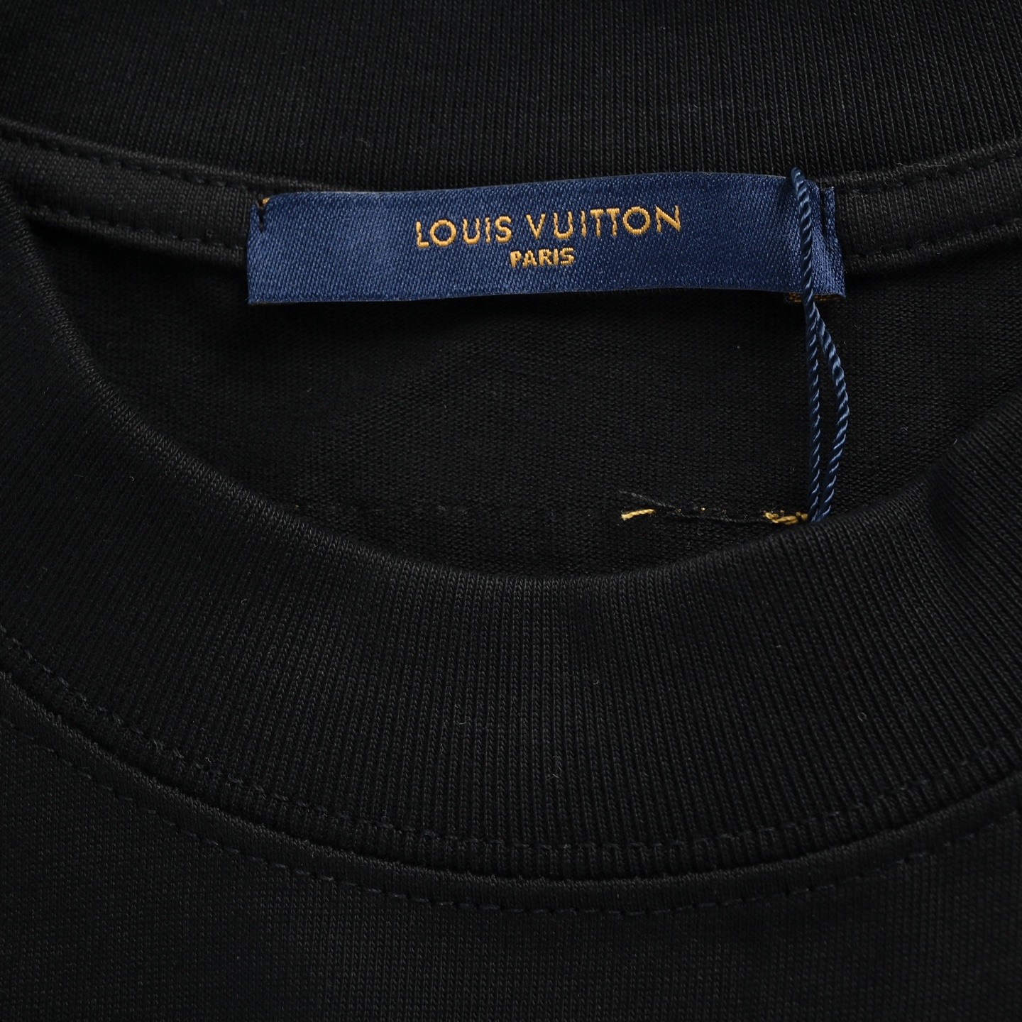 Louis Vuitton/路易威登 26ss 烫珠四花logo短袖-莆田鞋,莆田鞋货源,高仿鞋,高仿鞋货源,安福档口,莆田高仿鞋,莆田鞋批发,高仿鞋批发,莆田高仿运动鞋,高仿运动鞋,莆田运动鞋 Louis Vuitton/路易威登 26ss 烫珠四花logo短袖