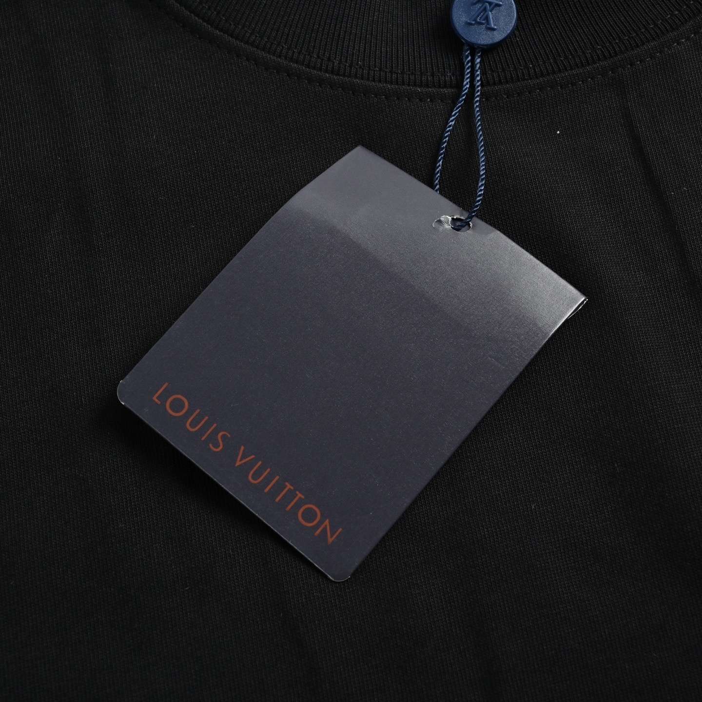 Louis Vuitton/路易威登 26ss 烫珠四花logo短袖-莆田鞋,莆田鞋货源,高仿鞋,高仿鞋货源,安福档口,莆田高仿鞋,莆田鞋批发,高仿鞋批发,莆田高仿运动鞋,高仿运动鞋,莆田运动鞋 Louis Vuitton/路易威登 26ss 烫珠四花logo短袖