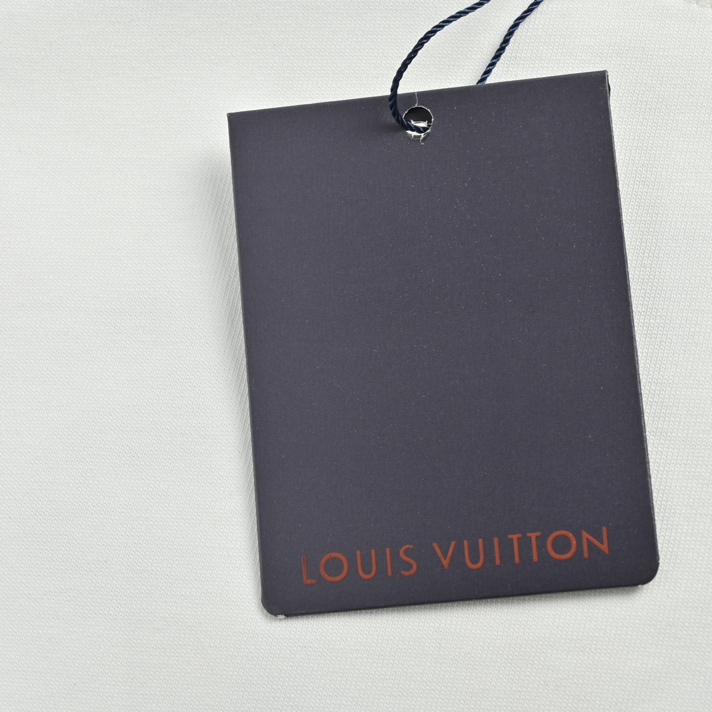 Louis Vuitton/路易威登 26ss 植绒压胶字母logo短袖 白 灰-莆田鞋,莆田鞋货源,高仿鞋,高仿鞋货源,安福档口,莆田高仿鞋,莆田鞋批发,高仿鞋批发,莆田高仿运动鞋,高仿运动鞋,莆田运动鞋 Louis Vuitton/路易威登 26ss 植绒压胶字母logo短袖 白 灰