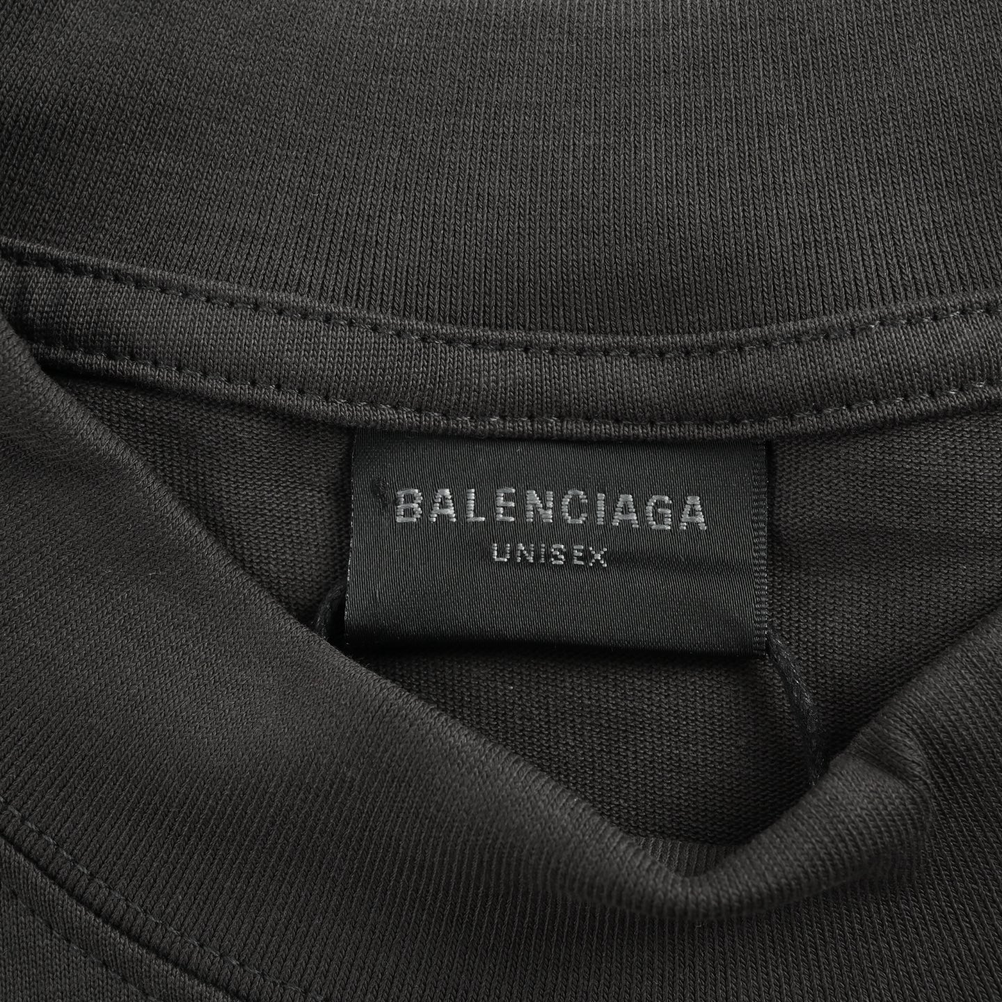 Balenciaga/巴黎世家 26ss 徽章印花做旧短袖-Chinese UA Cheap High Quatity Brand Clothes Bags handbags Sneakers wholesale wholesaler seller from China Factory suppliers Fashion Clothing Shoes best Quality Beautiful Price Balenciaga/巴黎世家 26ss 徽章印花做旧短袖